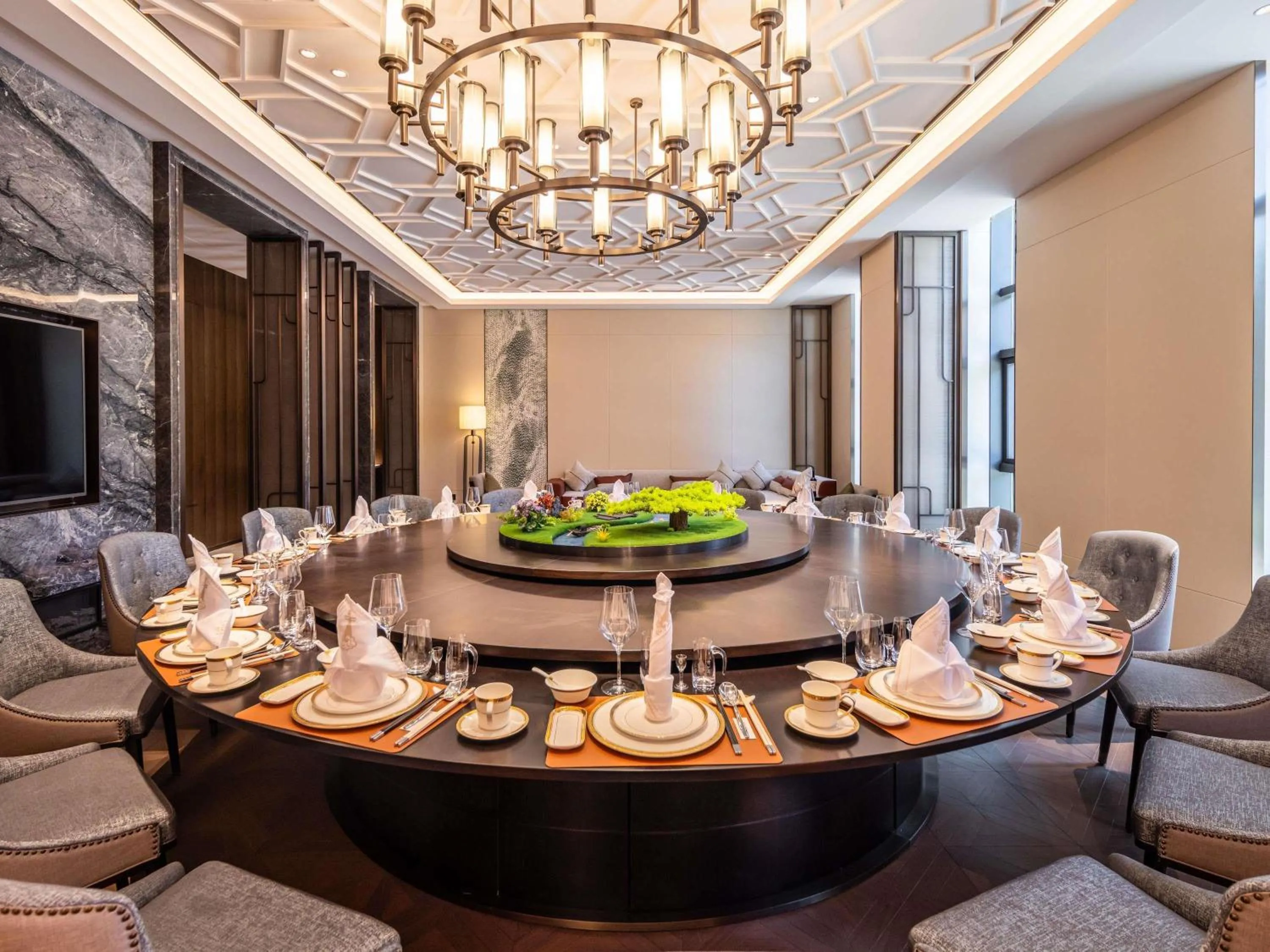 Restaurant/places to eat in Grand Mercure Yichang Waitan