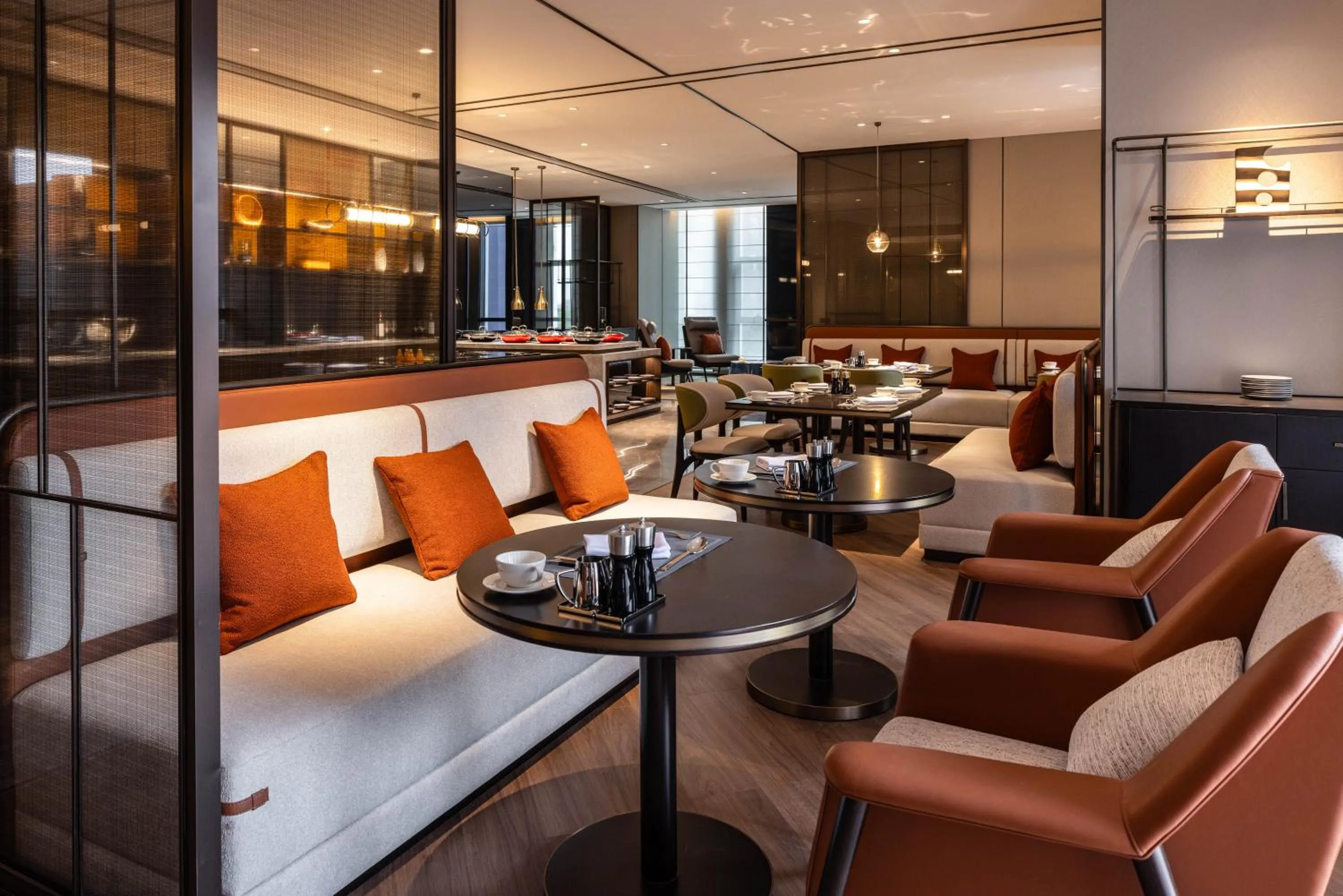 Restaurant/places to eat in Grand Mercure Yichang Waitan