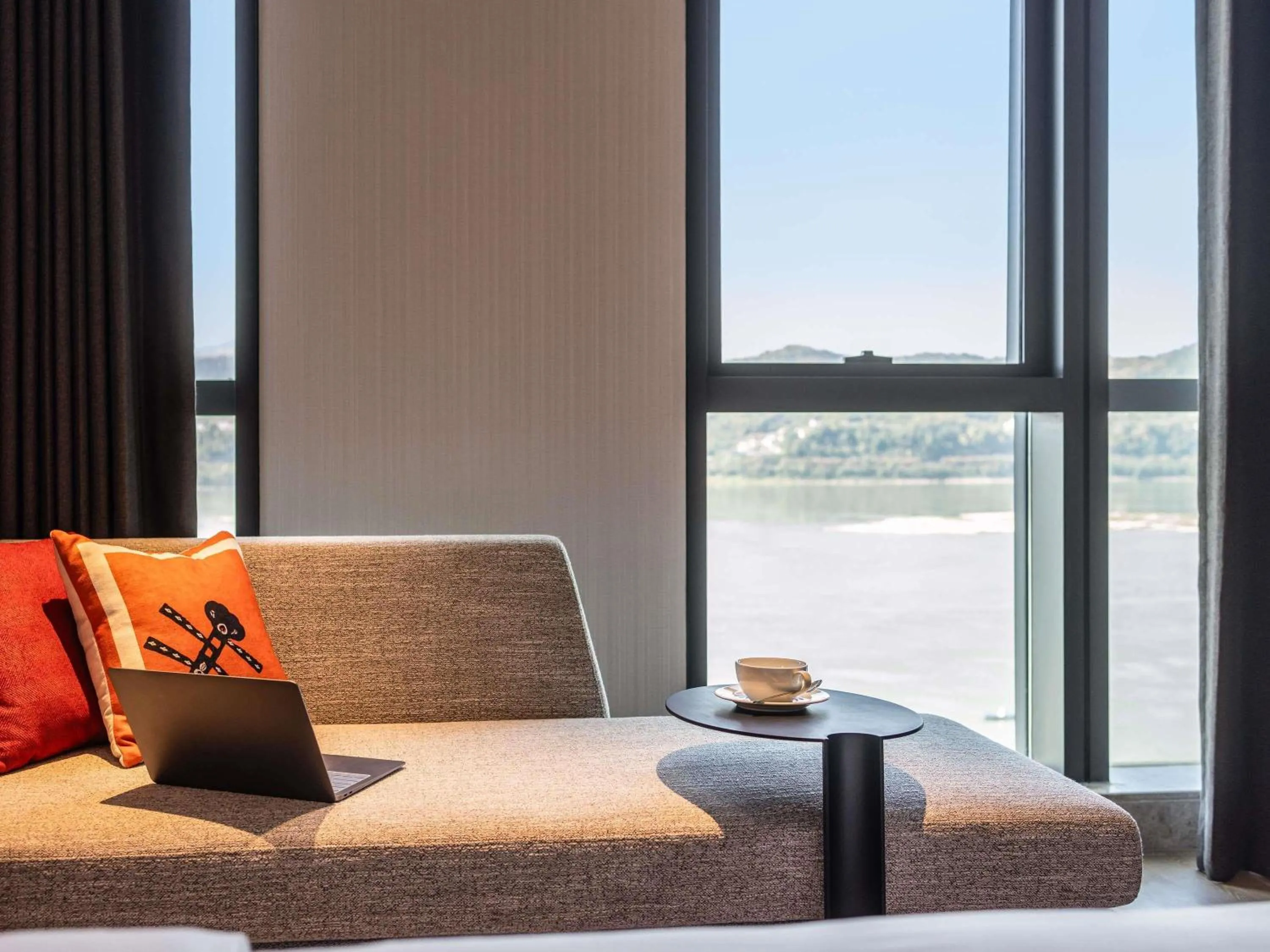 Bedroom in Grand Mercure Yichang Waitan