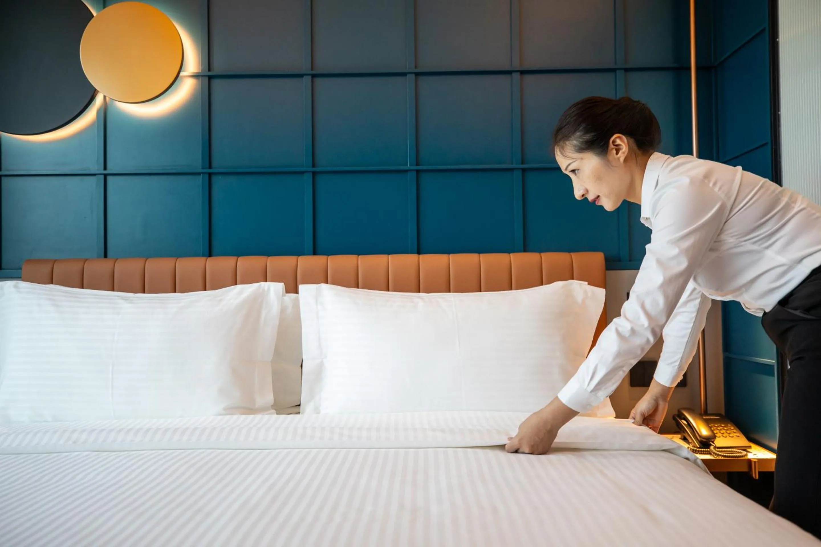 Staff, Bed in Hotel Faber Park Singapore - Handwritten Collection