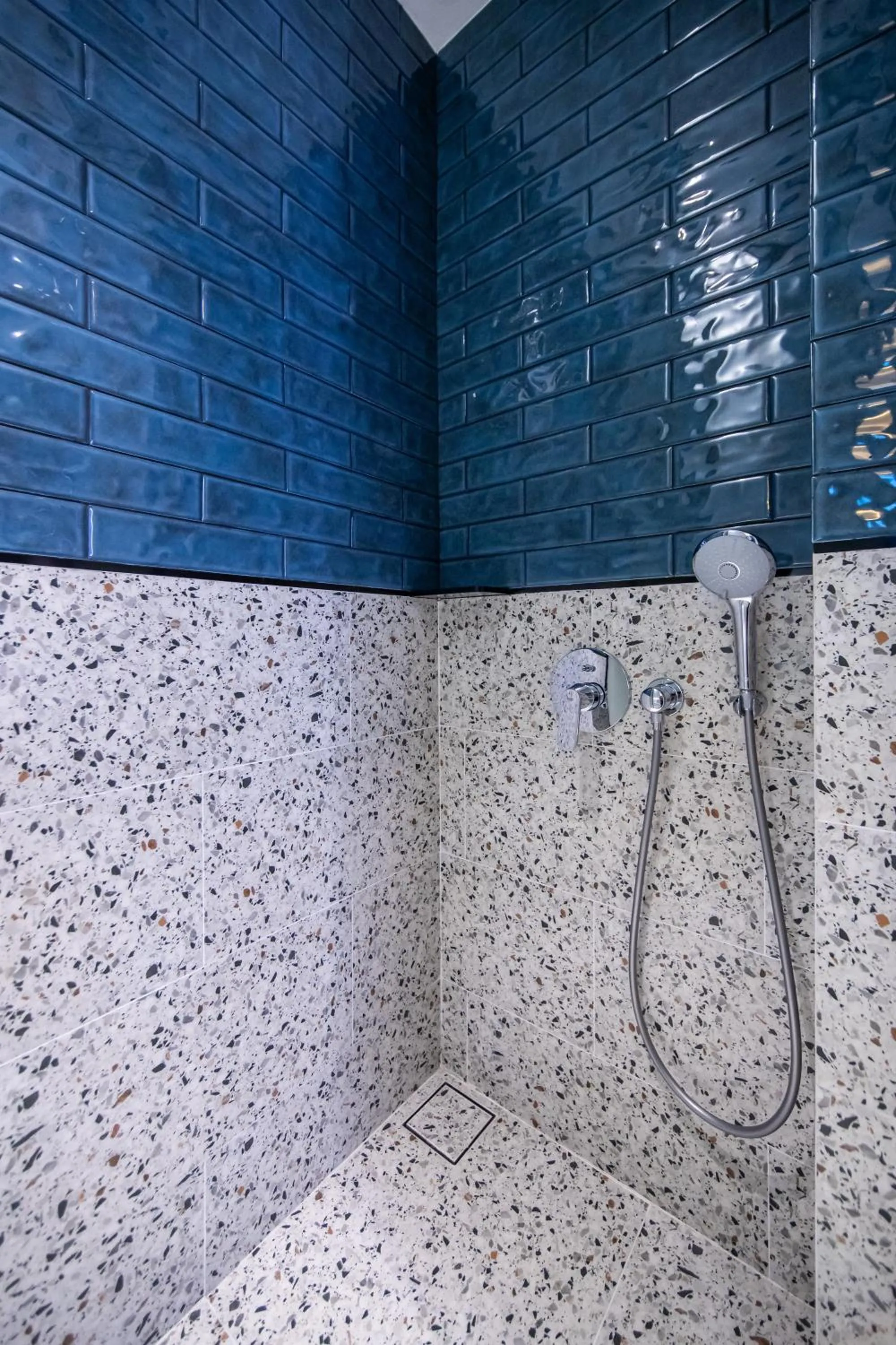 Shower in Hotel Faber Park Singapore - Handwritten Collection