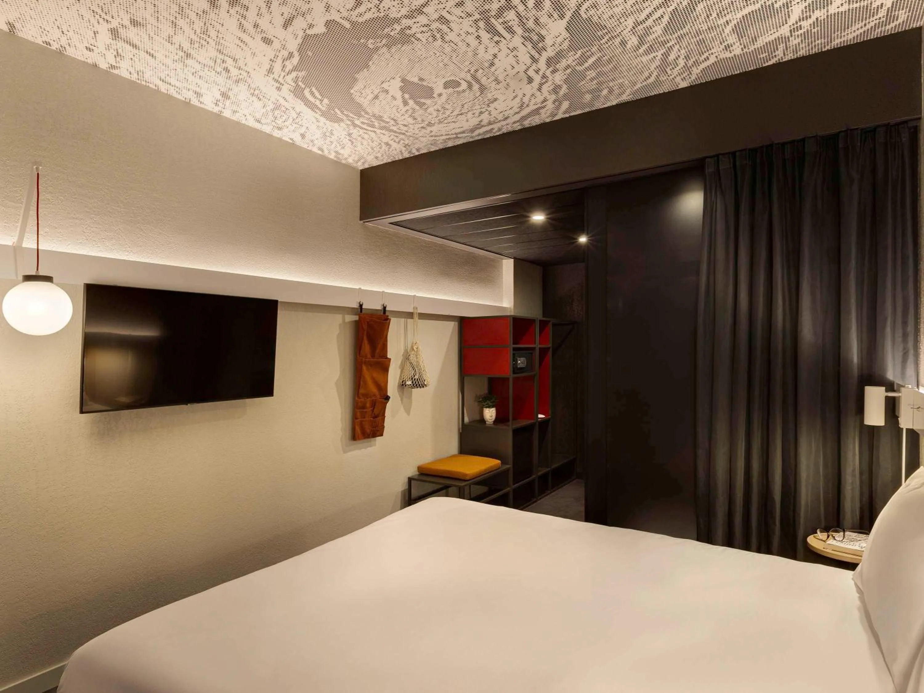 Bedroom, Bed in ibis Kyiv Beresteiska