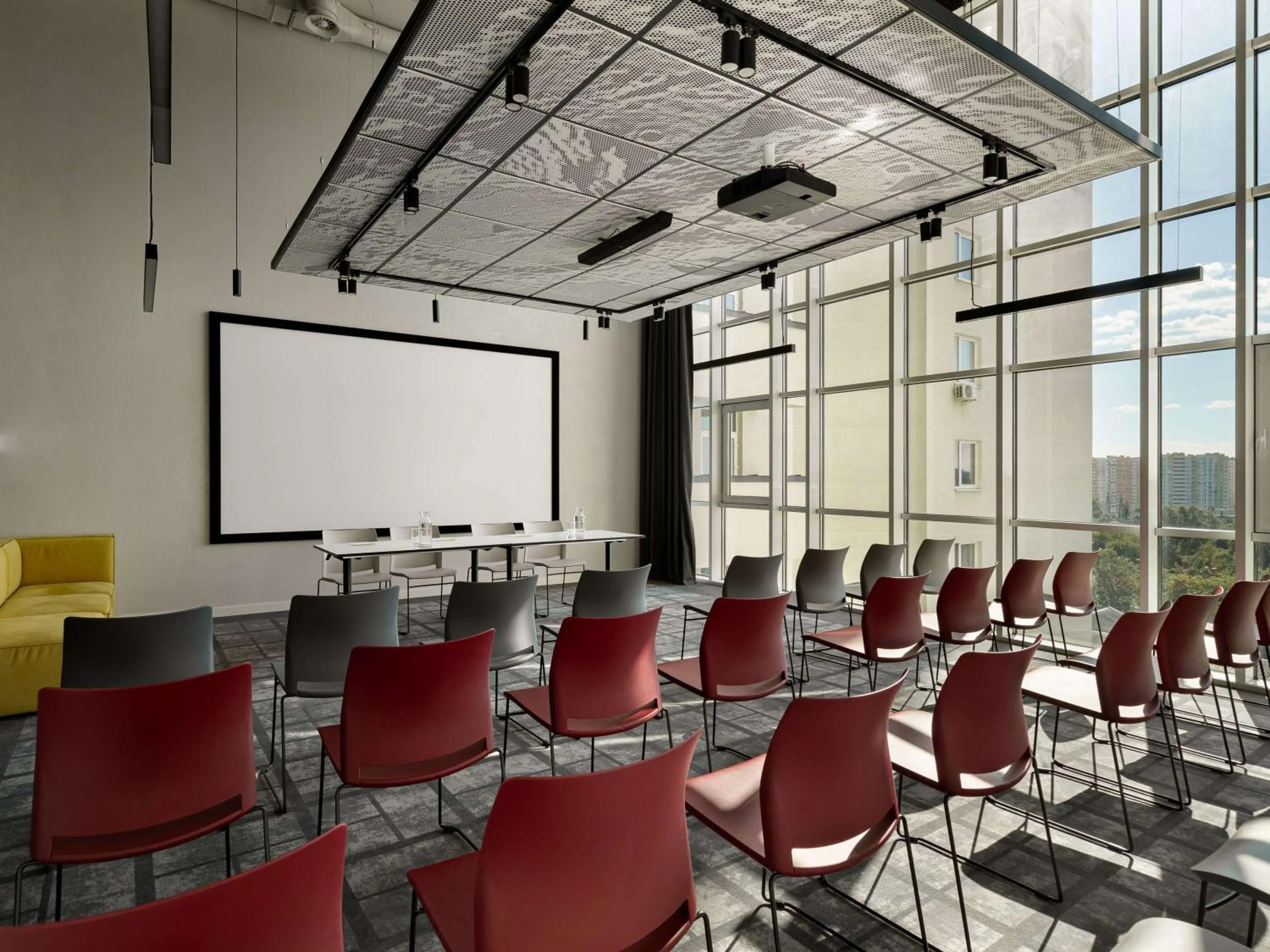 Property building in ibis Kyiv Beresteiska