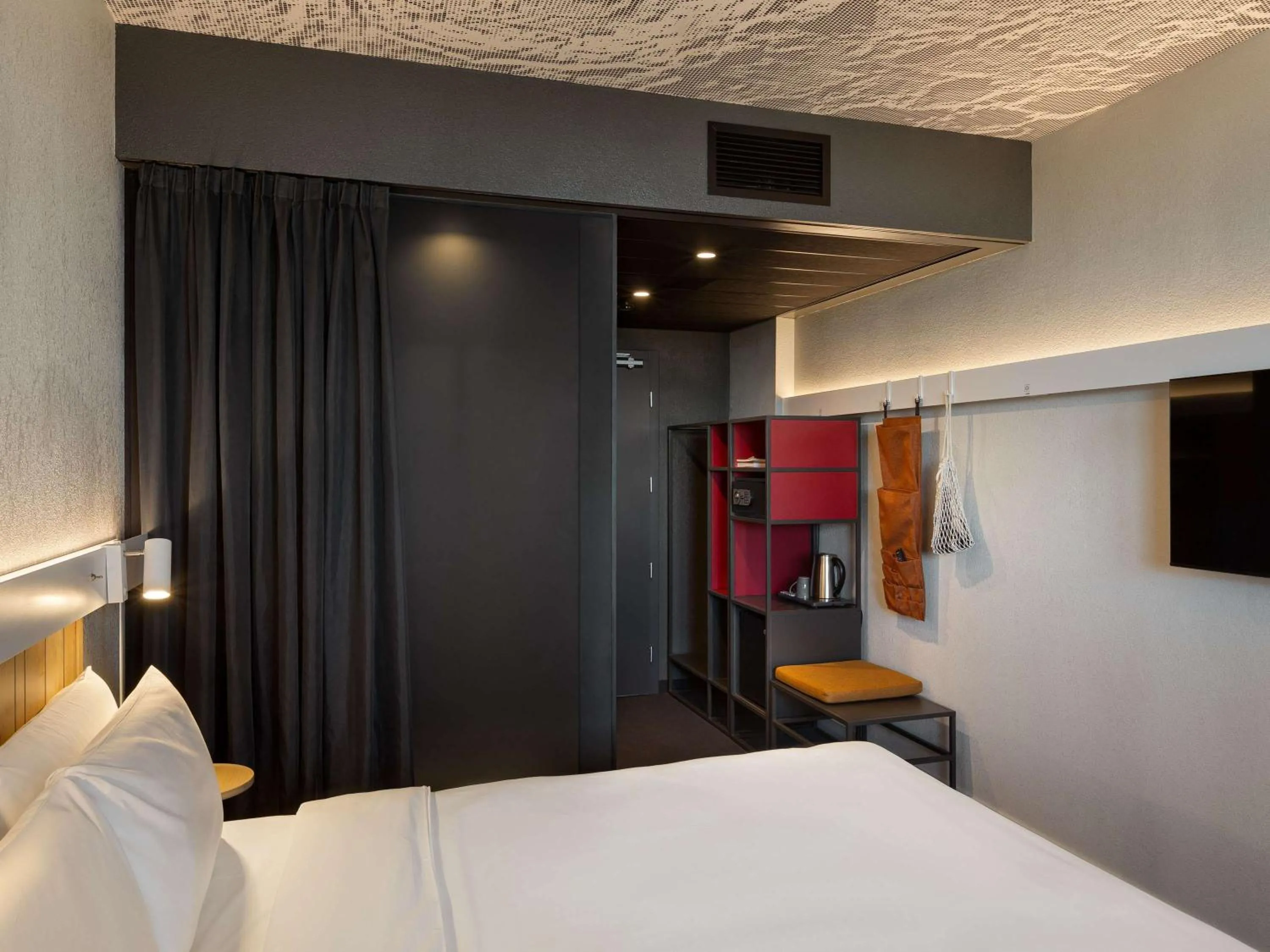 Bedroom, Bed in ibis Kyiv Beresteiska