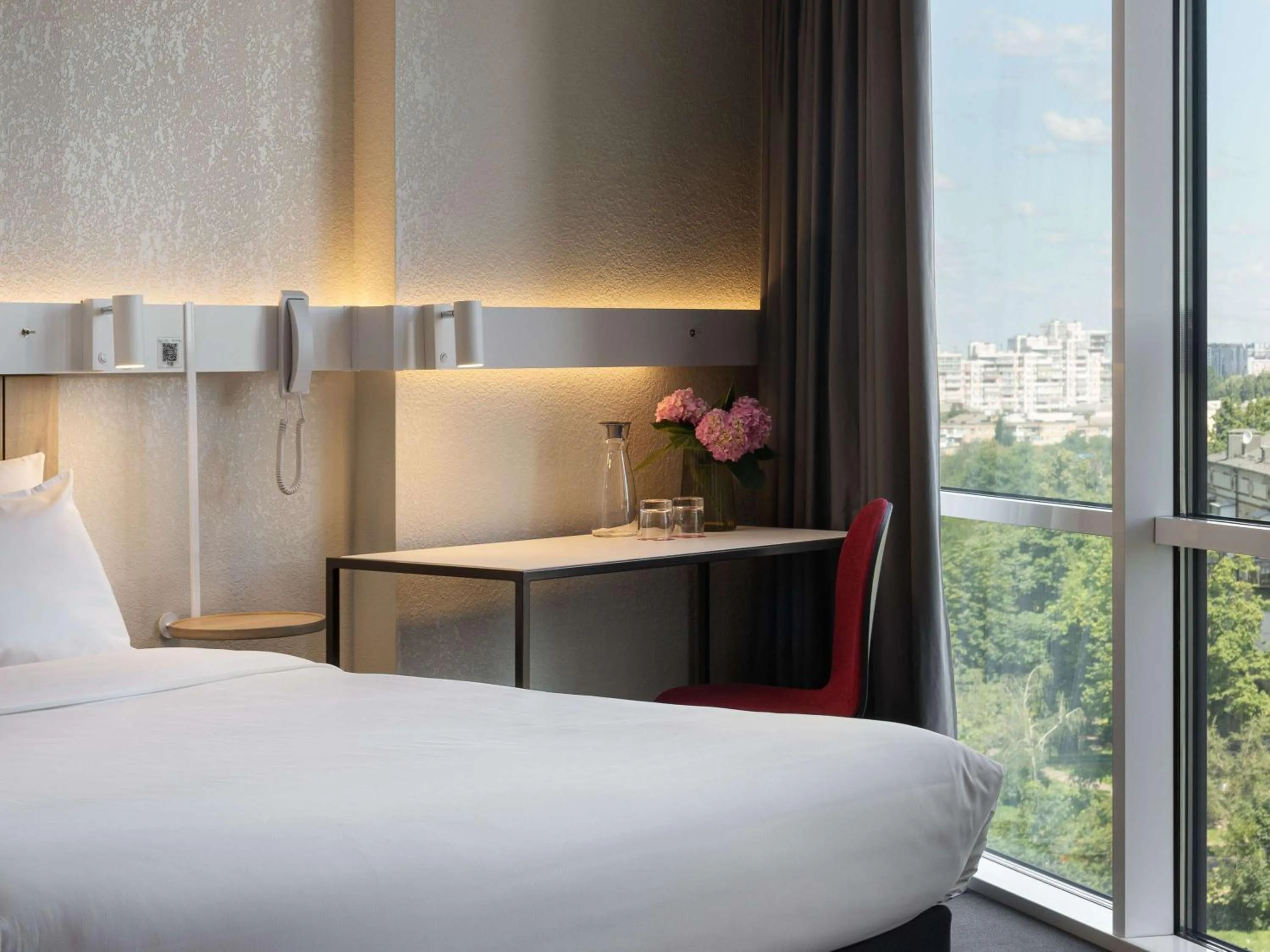 Bedroom, Bed in ibis Kyiv Beresteiska