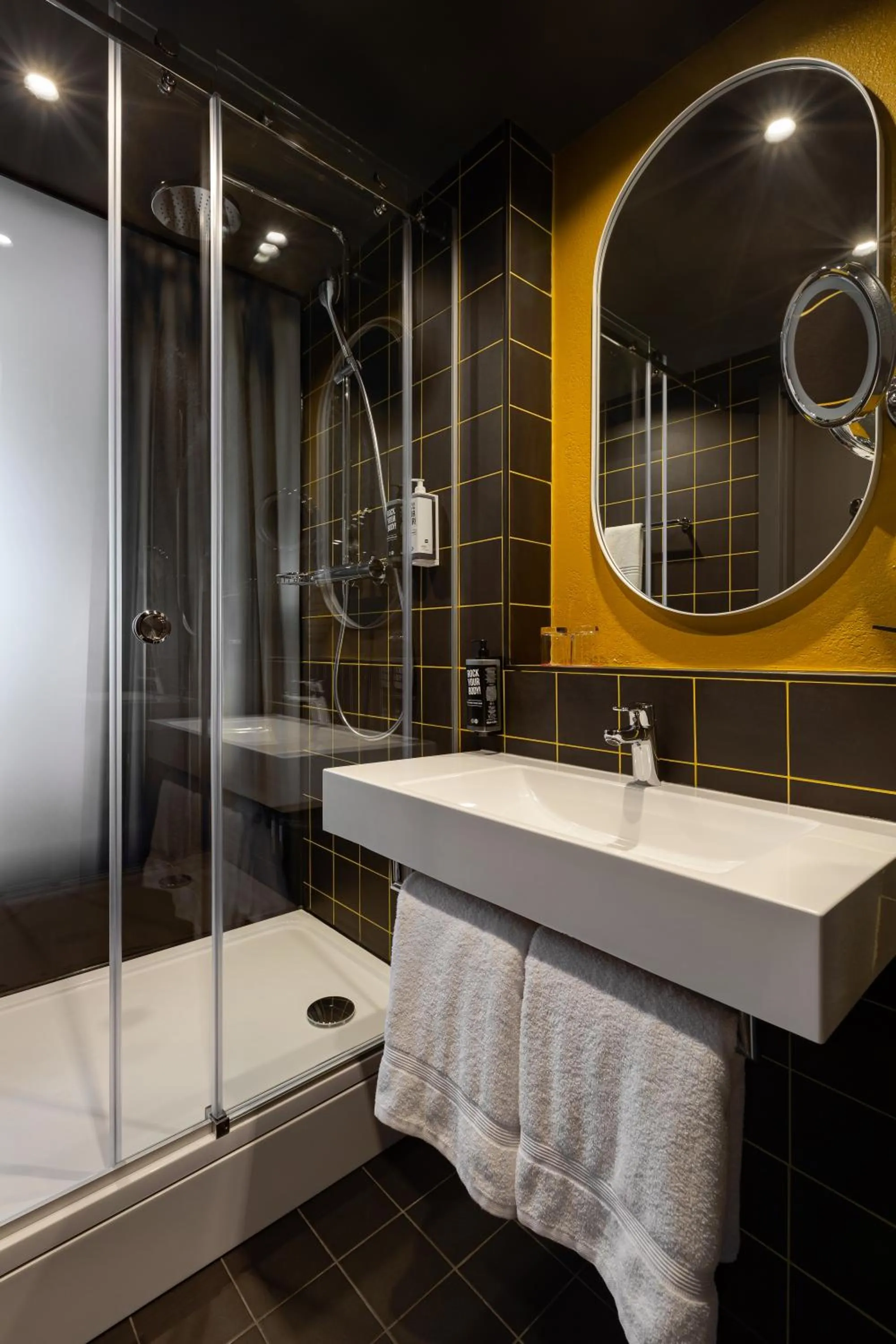 Bathroom in ibis Kyiv Beresteiska