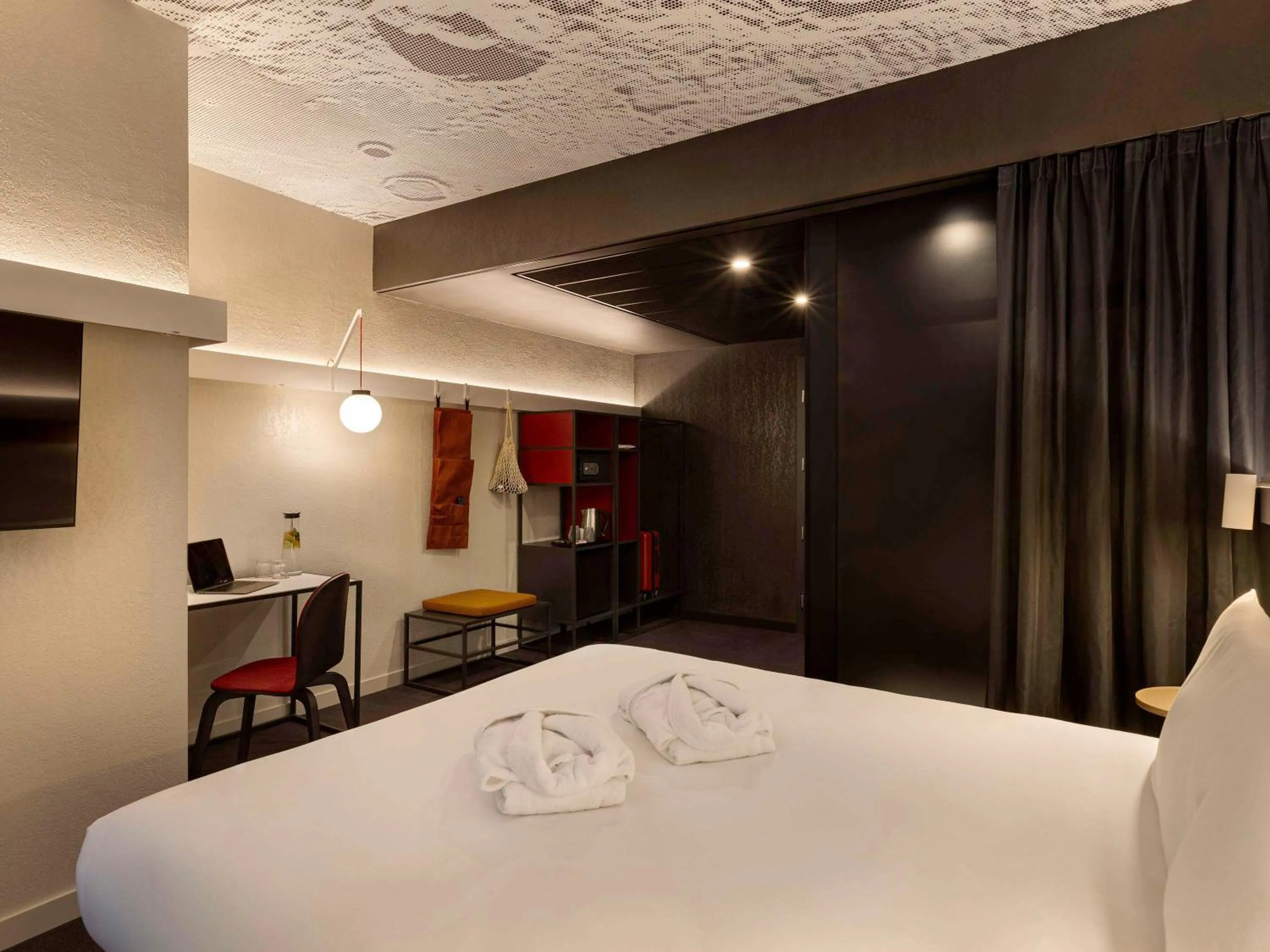 Bedroom, Bed in ibis Kyiv Beresteiska