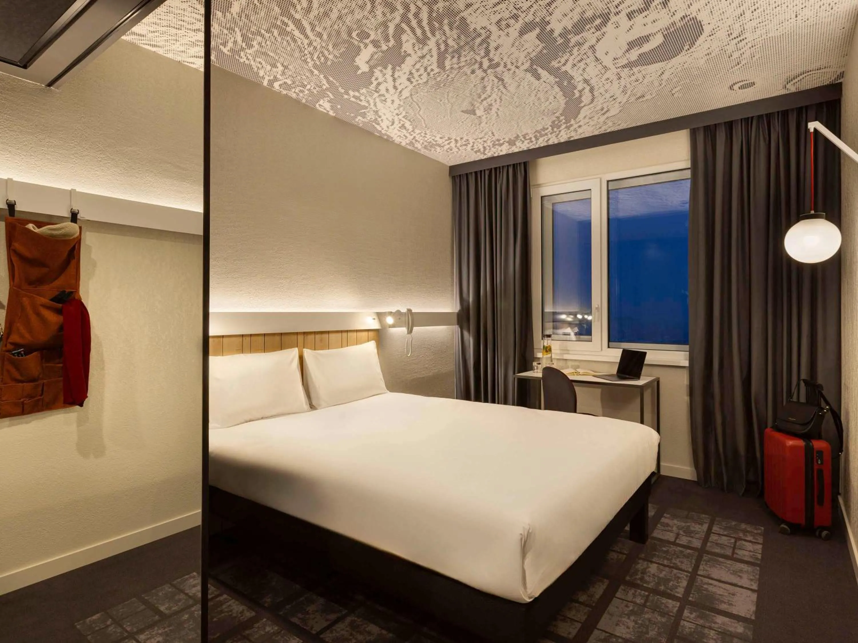 Bedroom, Bed in ibis Kyiv Beresteiska