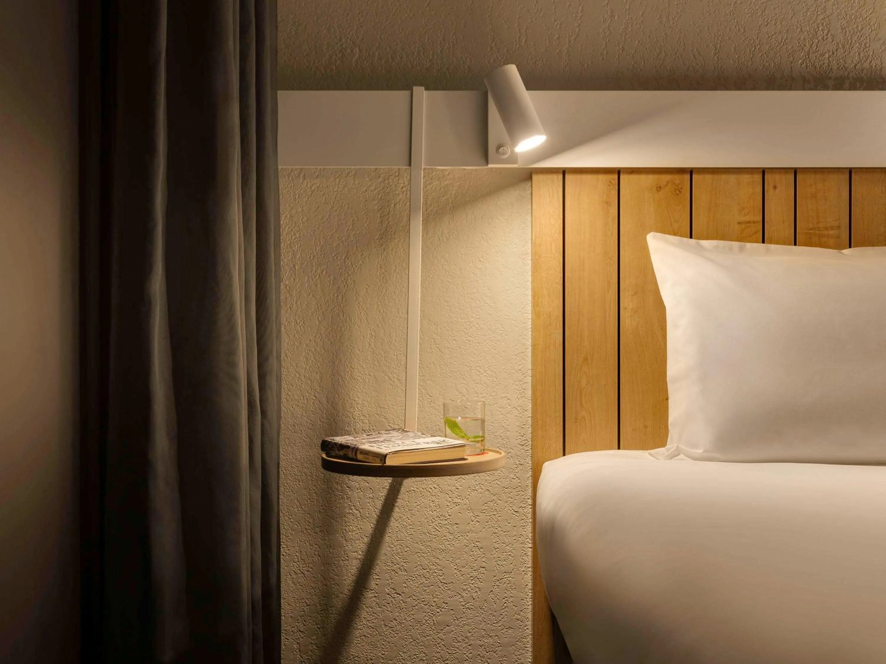 Bedroom, Bed in ibis Kyiv Beresteiska