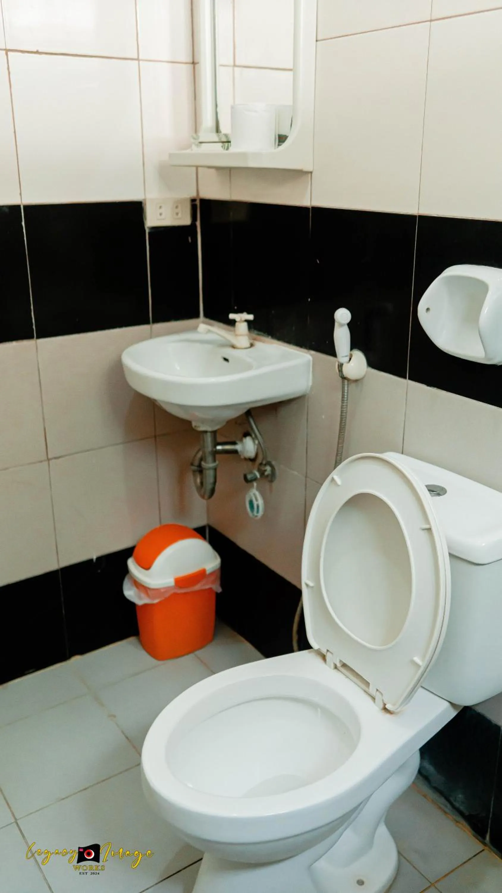 Toilet in Imperial Ridge Pension House