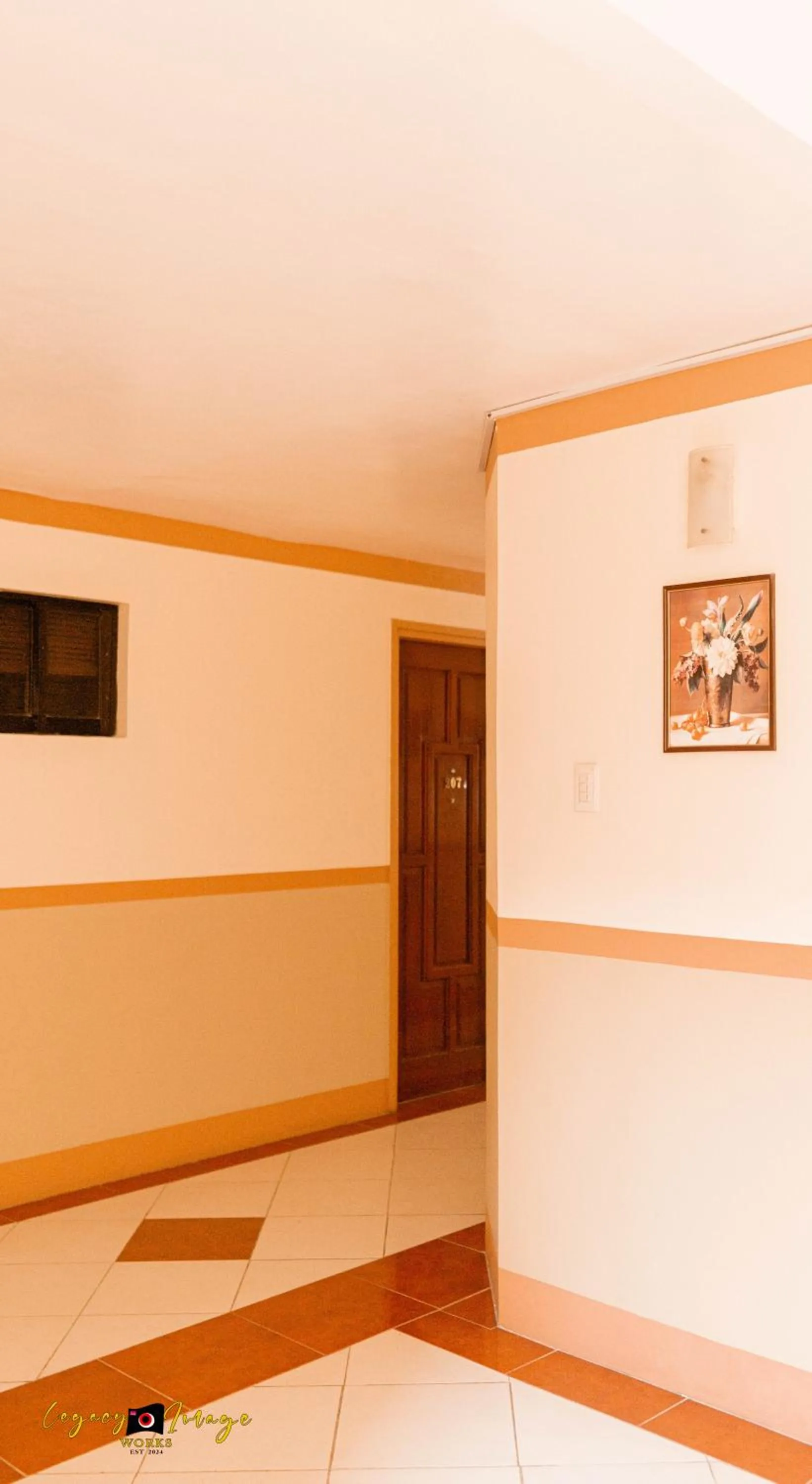 Communal lounge/ TV room in Imperial Ridge Pension House