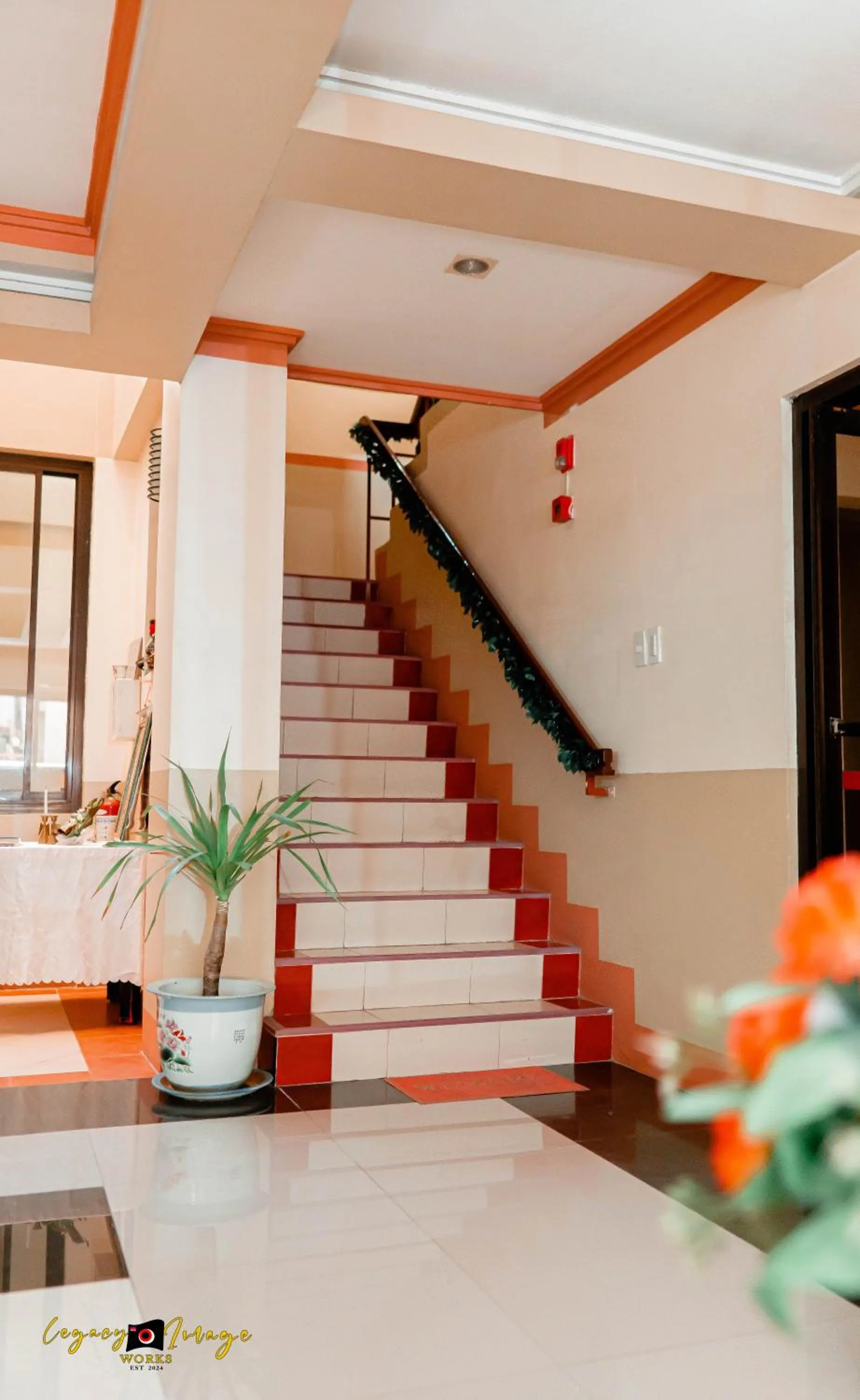 Communal lounge/ TV room in Imperial Ridge Pension House