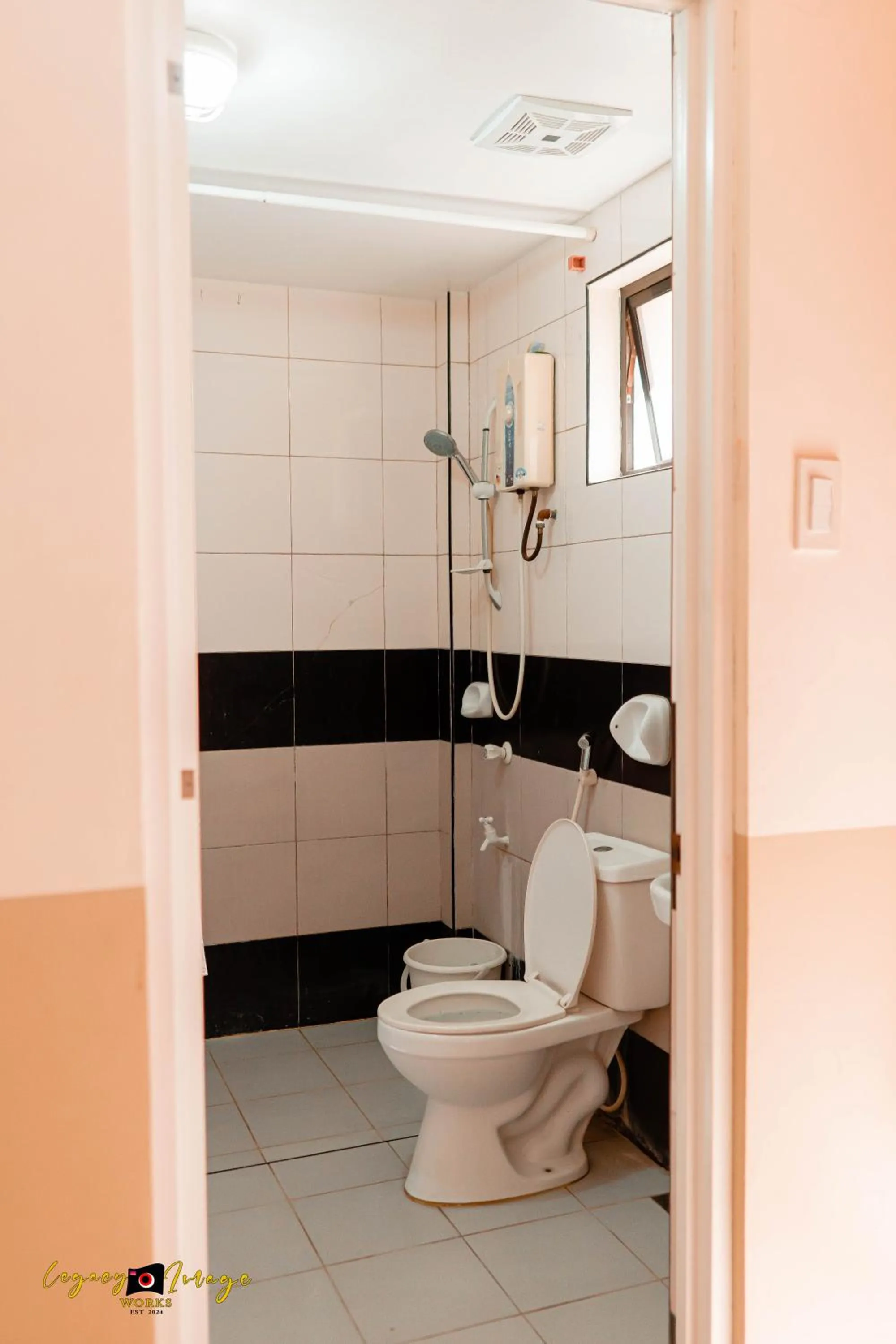 Shower in Imperial Ridge Pension House