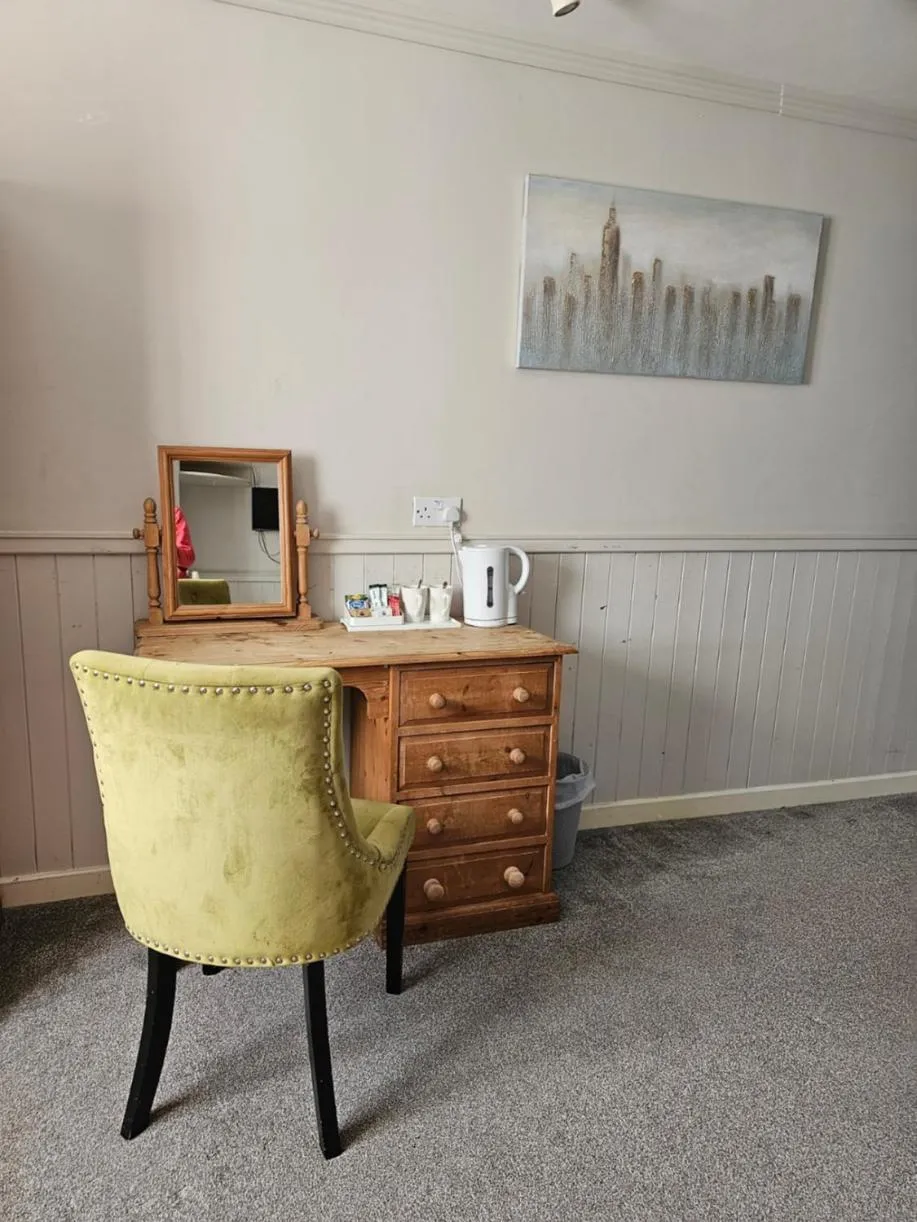 Coffee/tea facilities in Dog and Partridge Inn