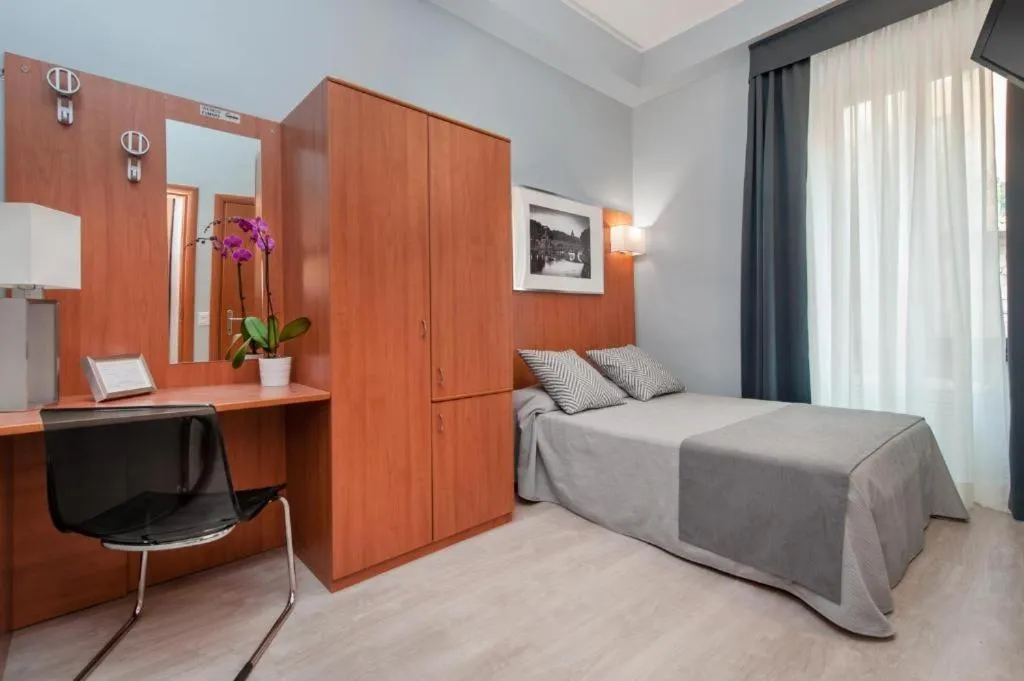 Photo of the whole room, Bed in Hotel Roi