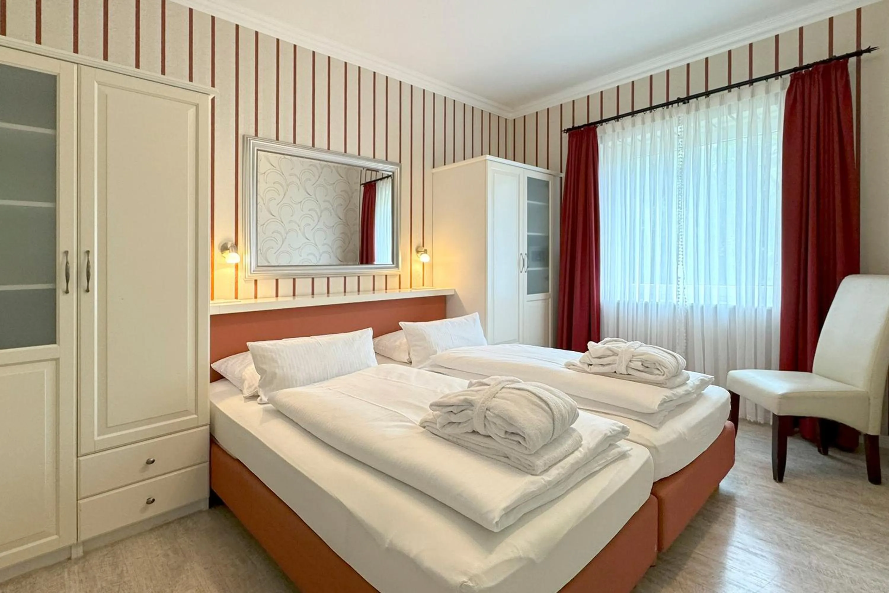 Photo of the whole room, Bed in Golf- und Wellnesshotel Amtsheide