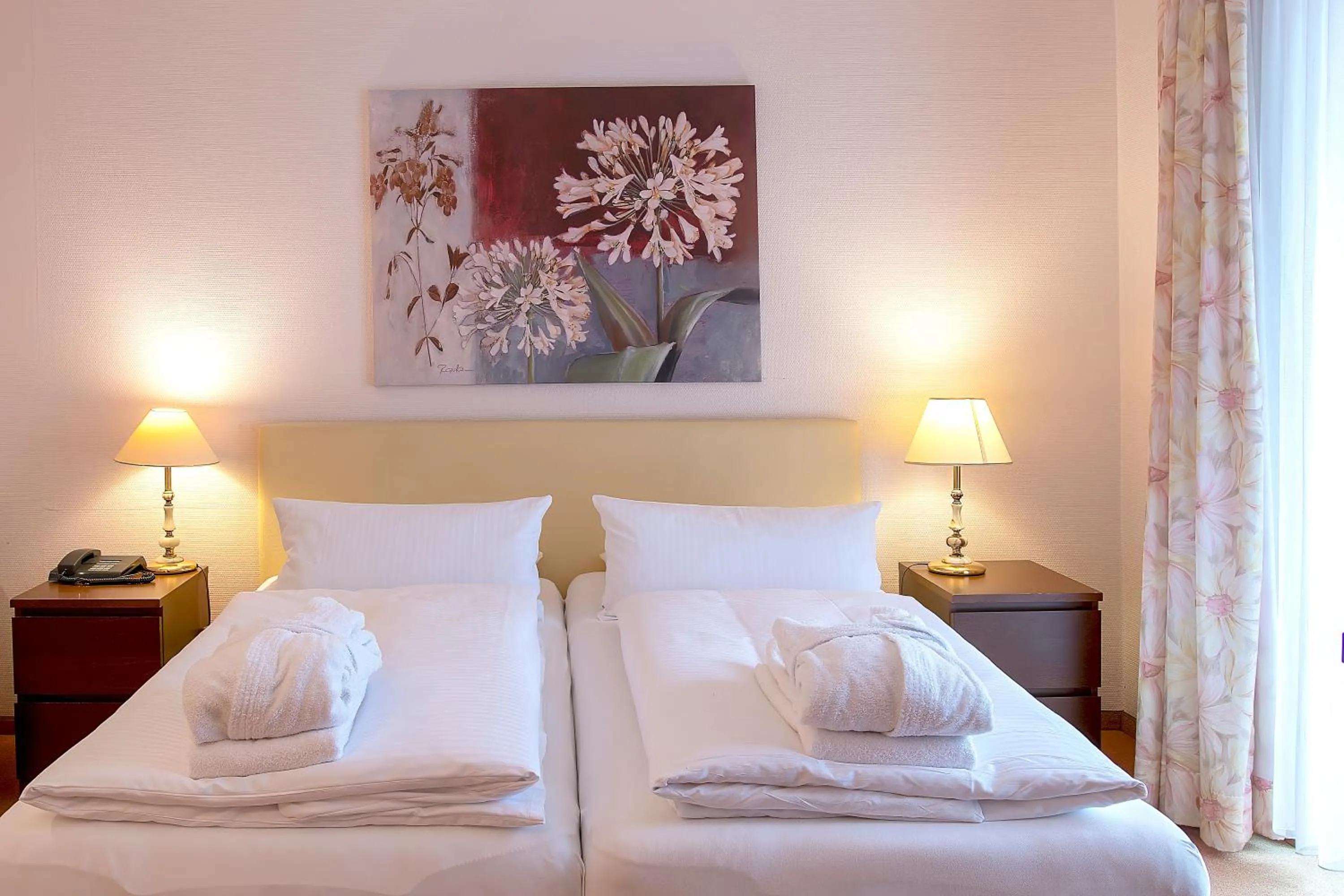 Photo of the whole room, Bed in Golf- und Wellnesshotel Amtsheide