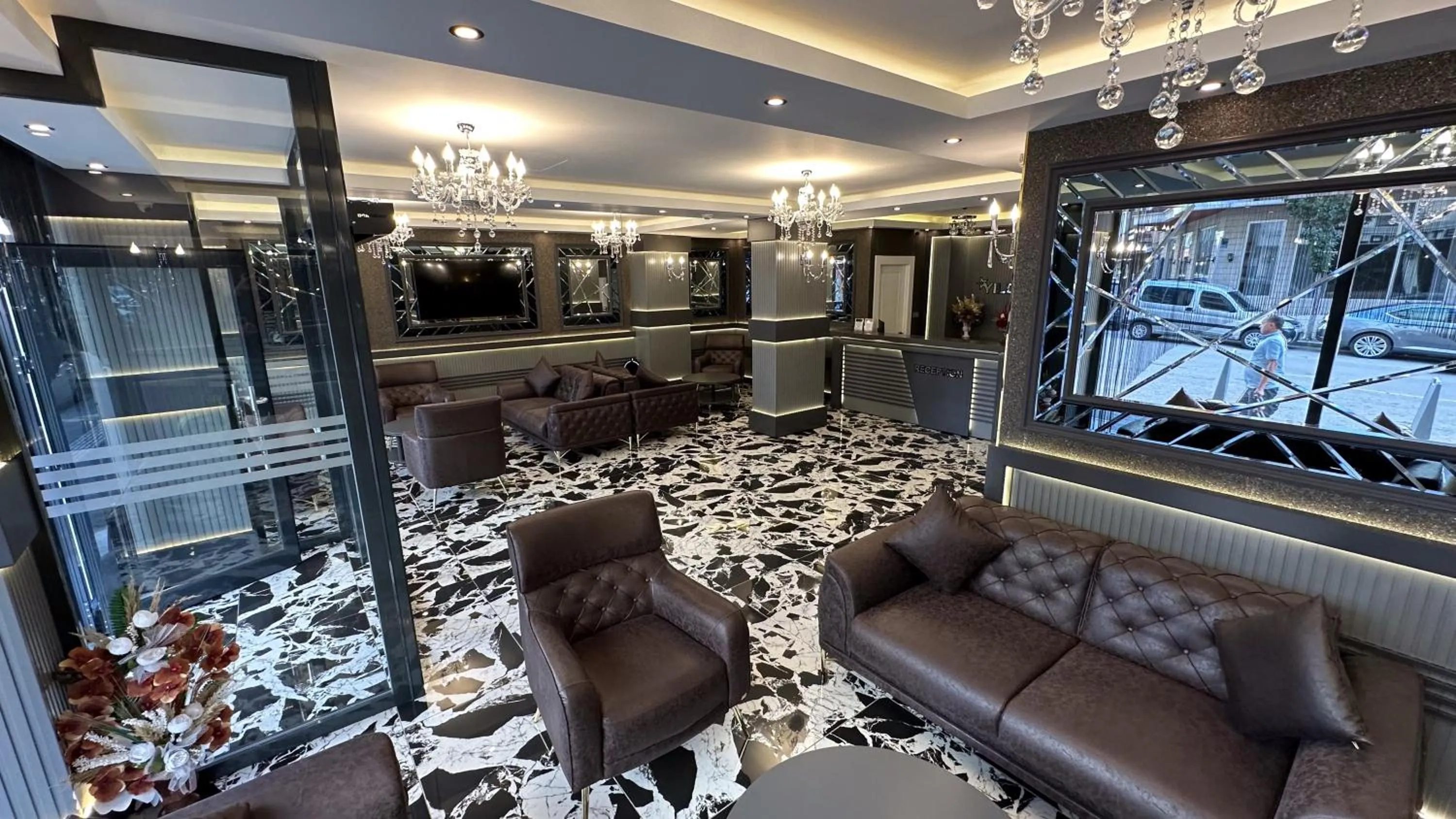 Communal lounge/ TV room in YILDIZ OTEL