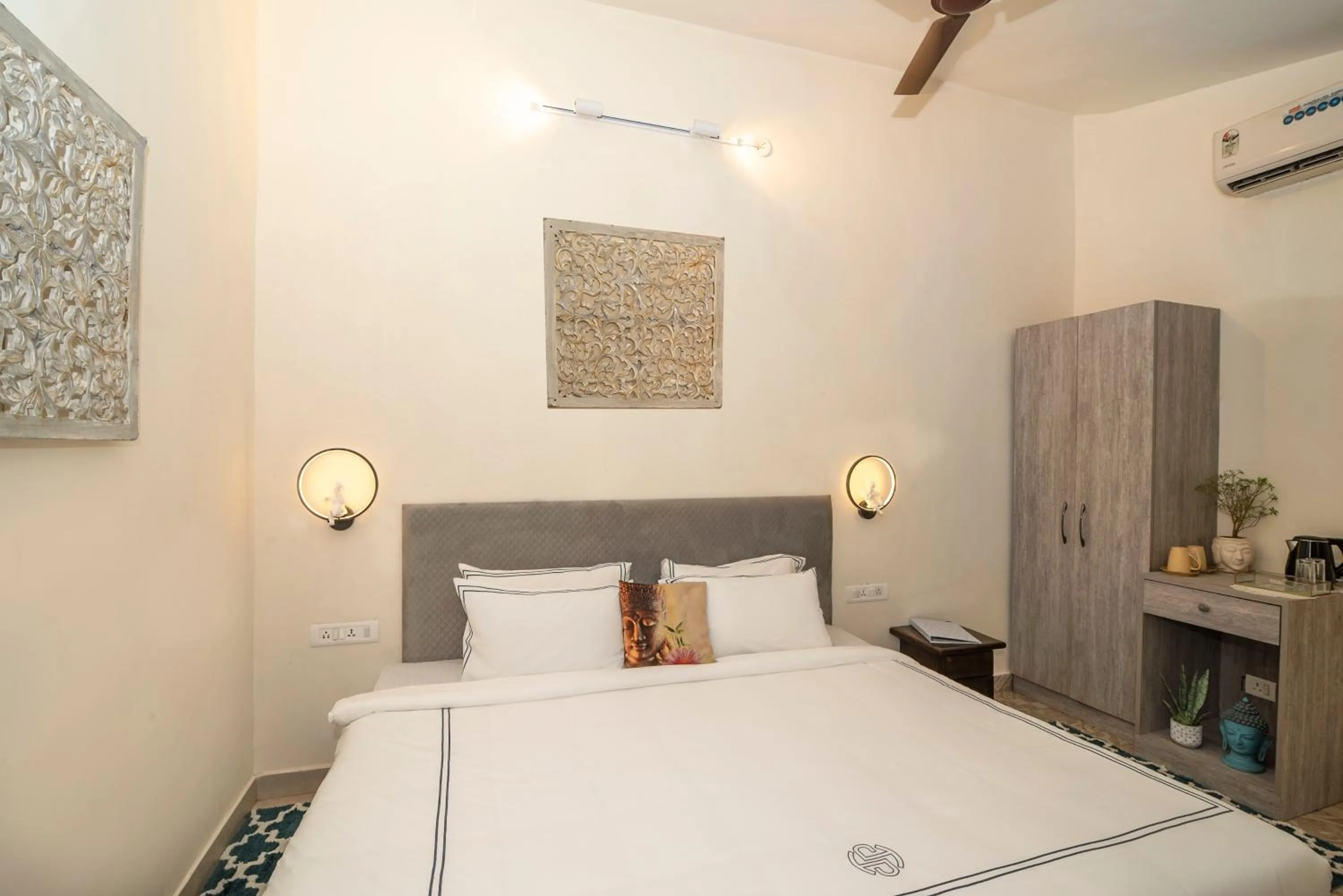 Bed in Sashas Holiday Village