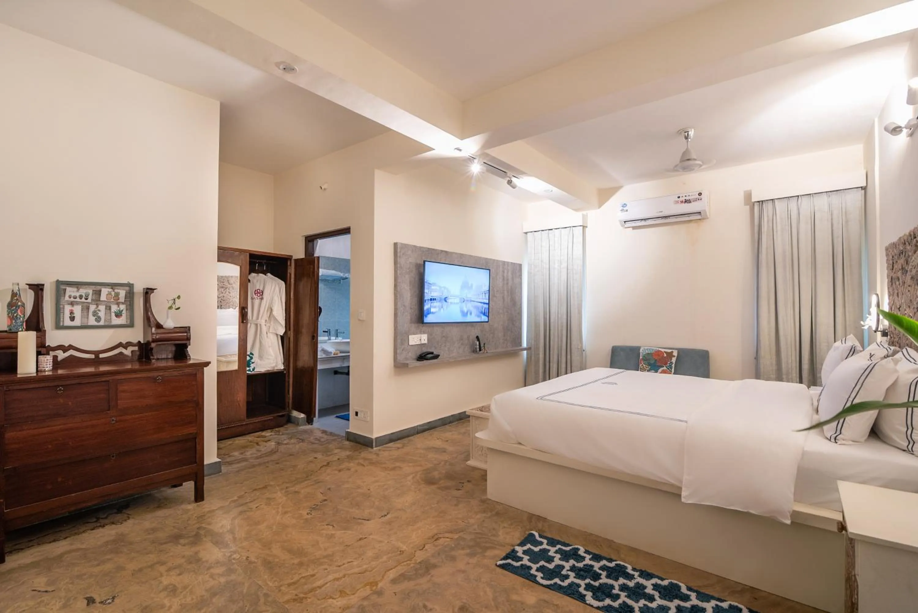 Bed in Sashas Holiday Village