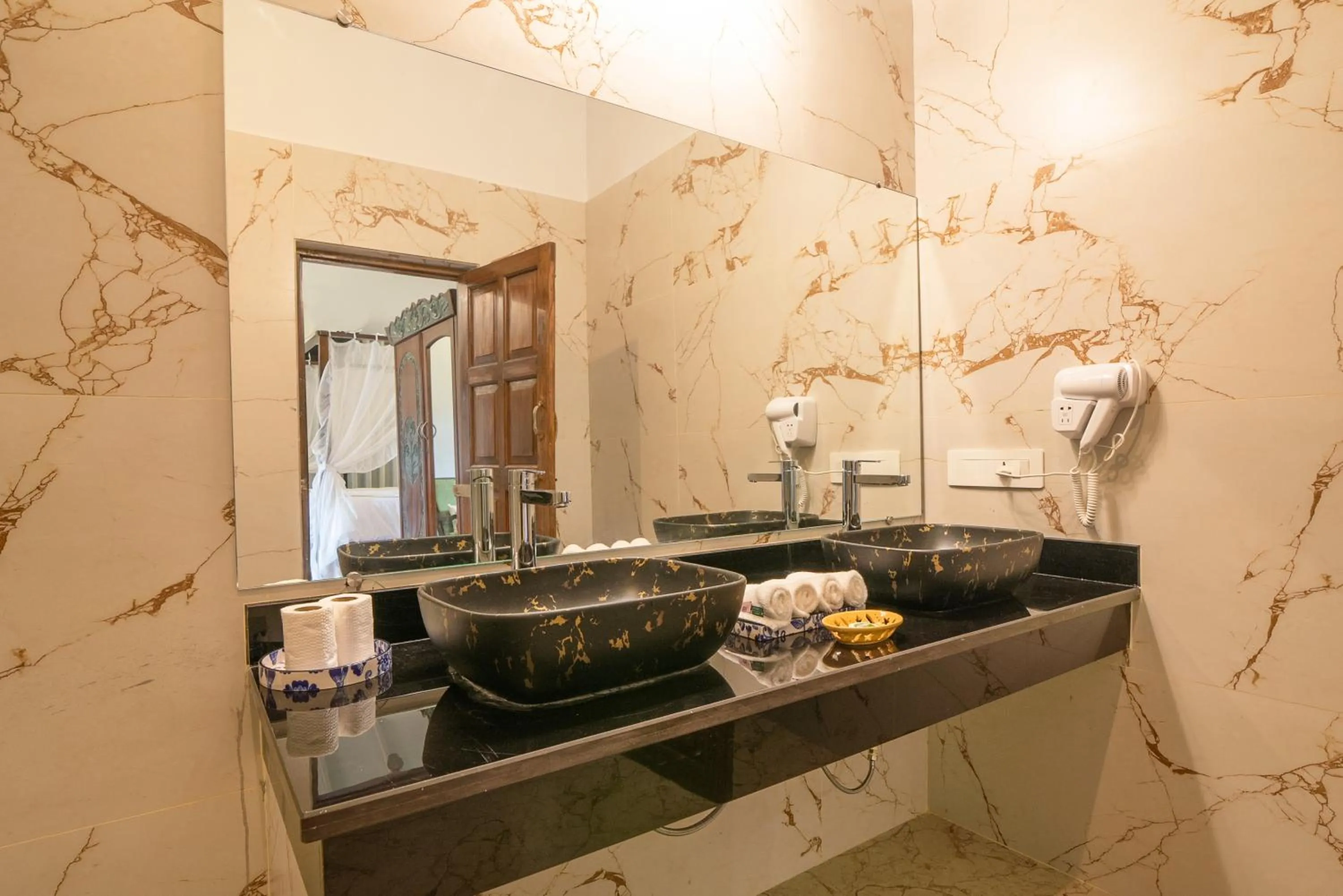 Bathroom in Sashas Holiday Village