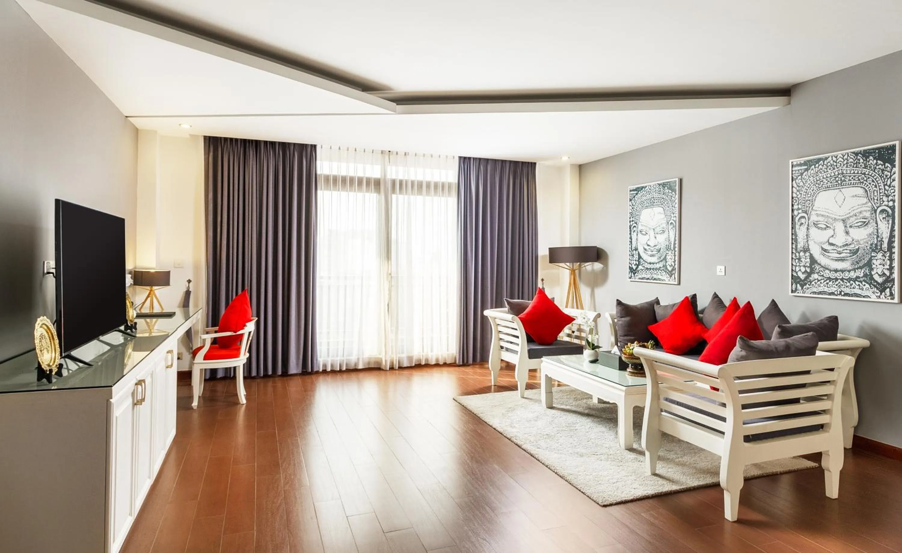 TV and multimedia in Jaya Suites Hotel