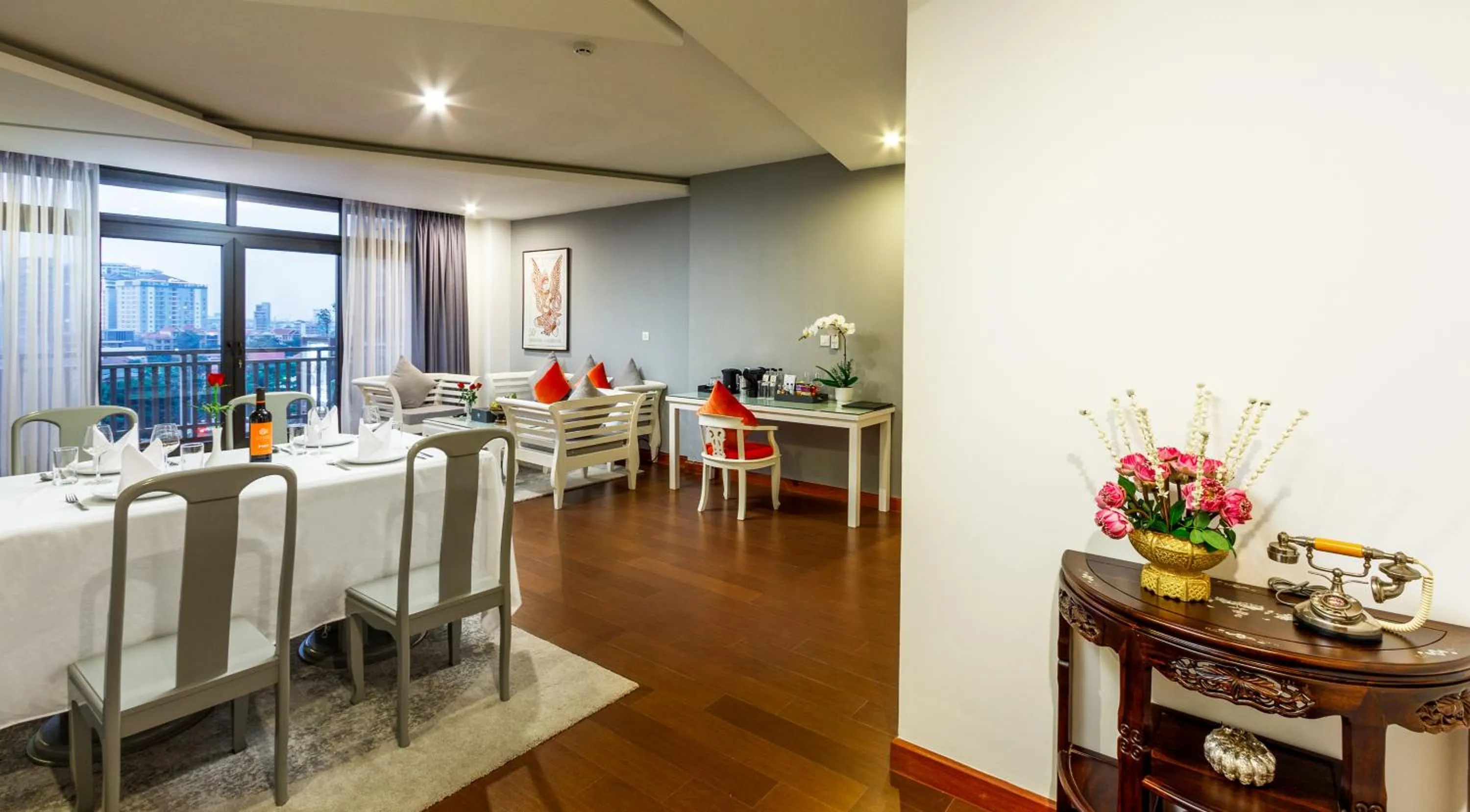 Dining area in Jaya Suites Hotel
