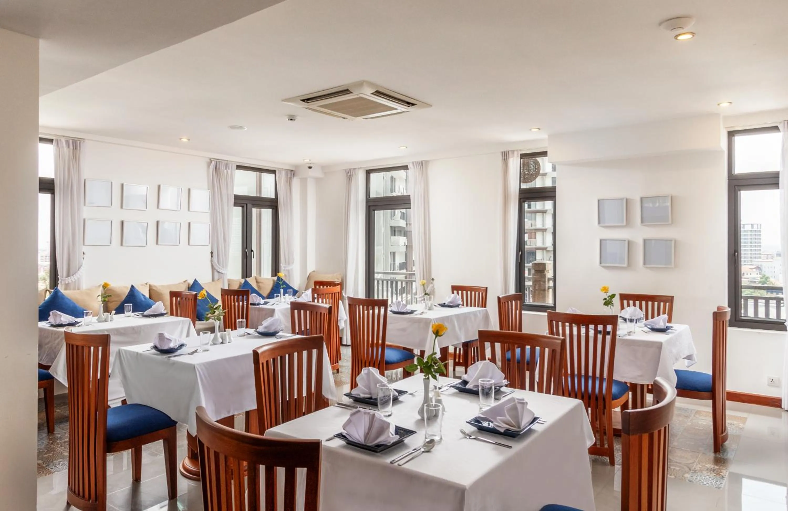 Restaurant/places to eat in Jaya Suites Hotel