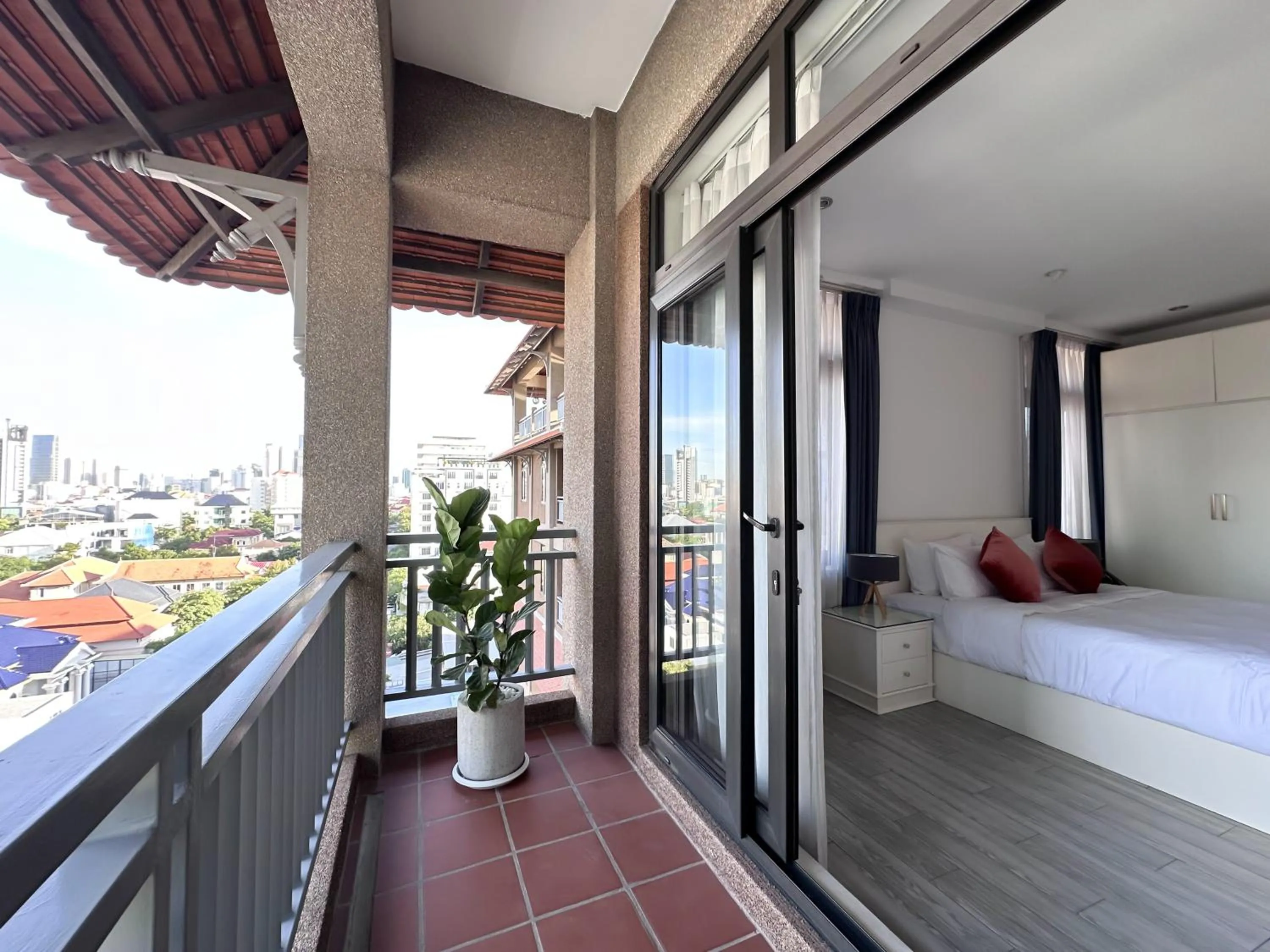 TV and multimedia, Bed in Jaya Suites Hotel