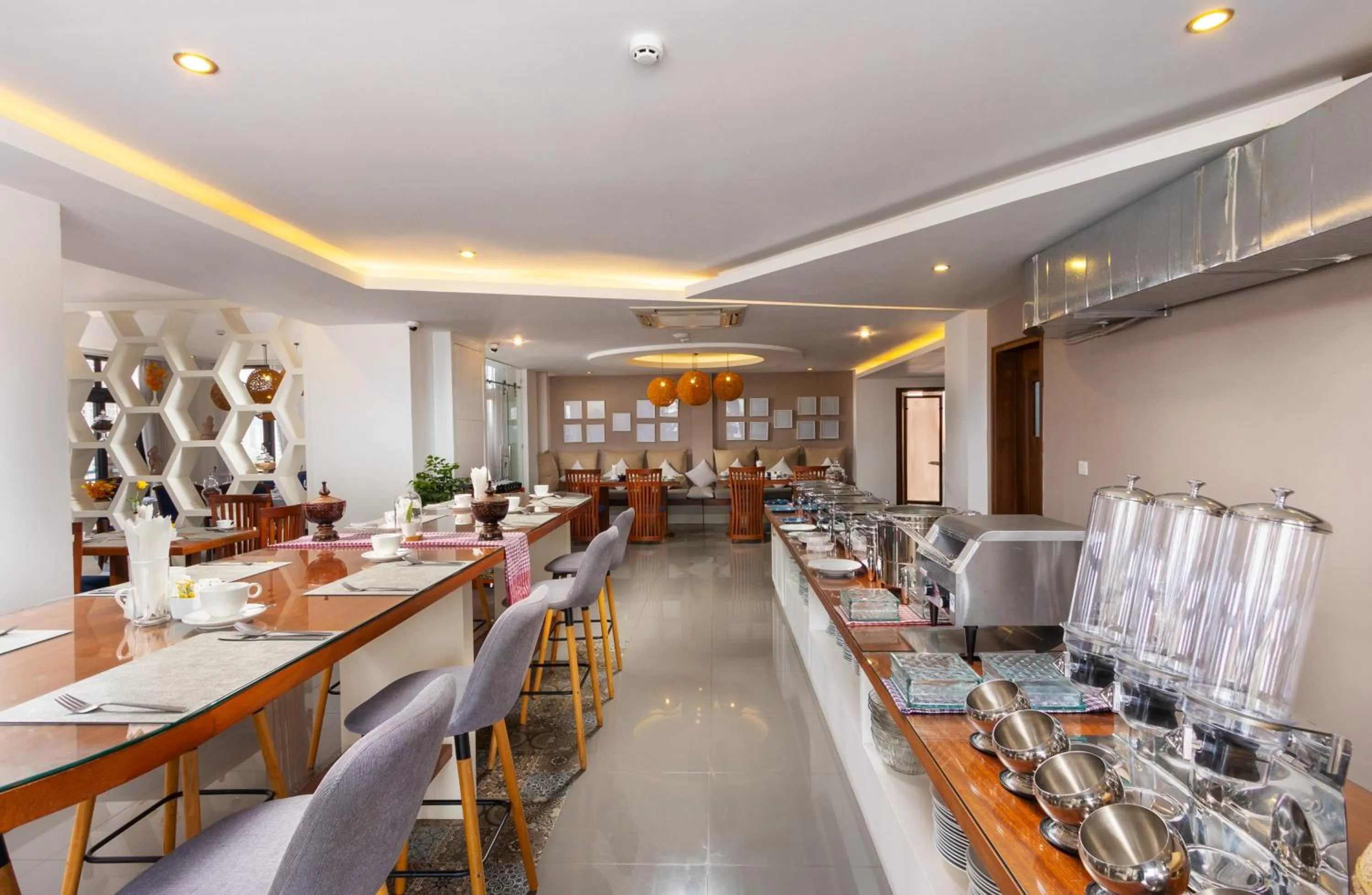 Restaurant/places to eat in Jaya Suites Hotel