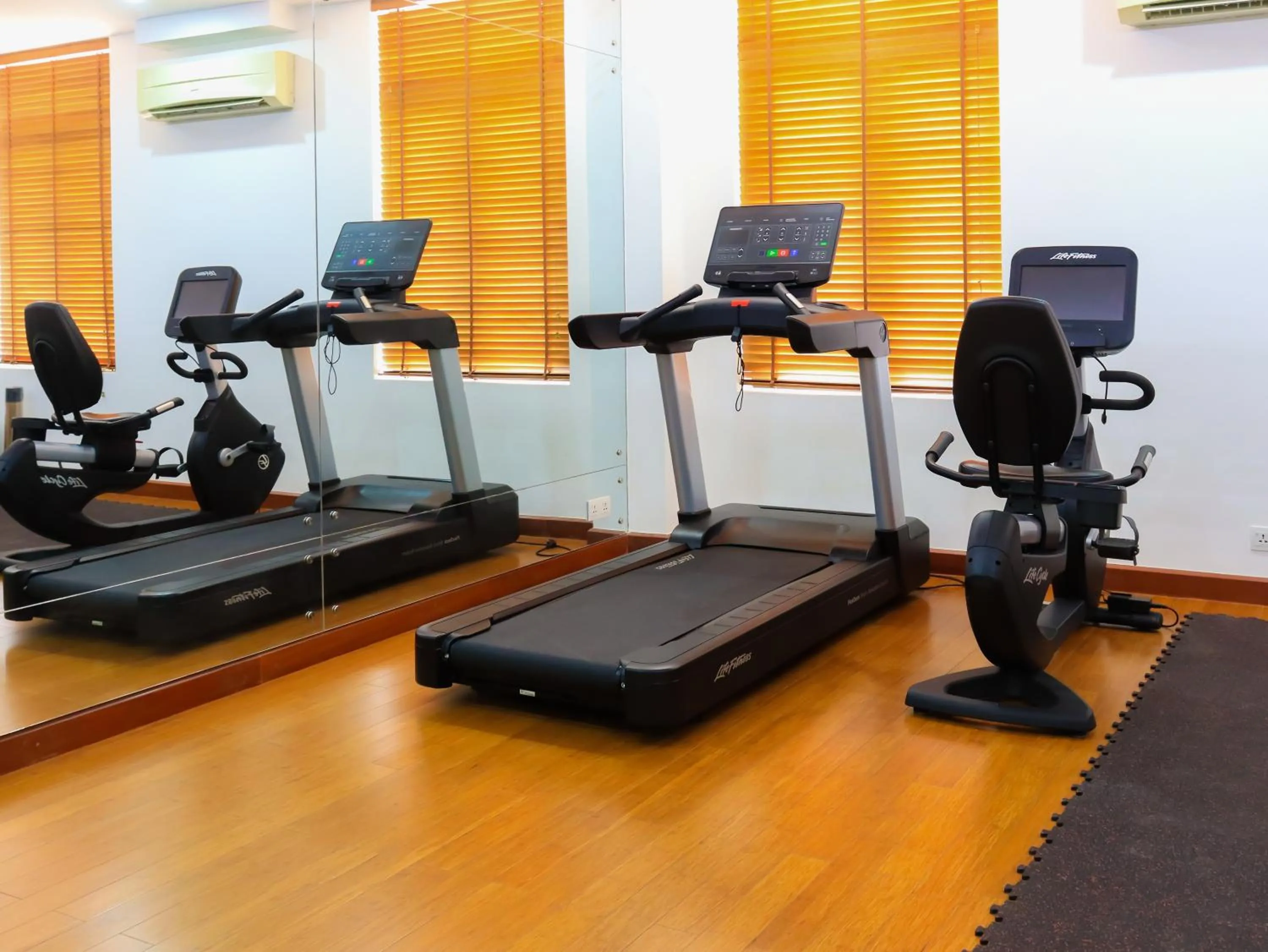 Fitness centre/facilities in Jaya Suites Hotel