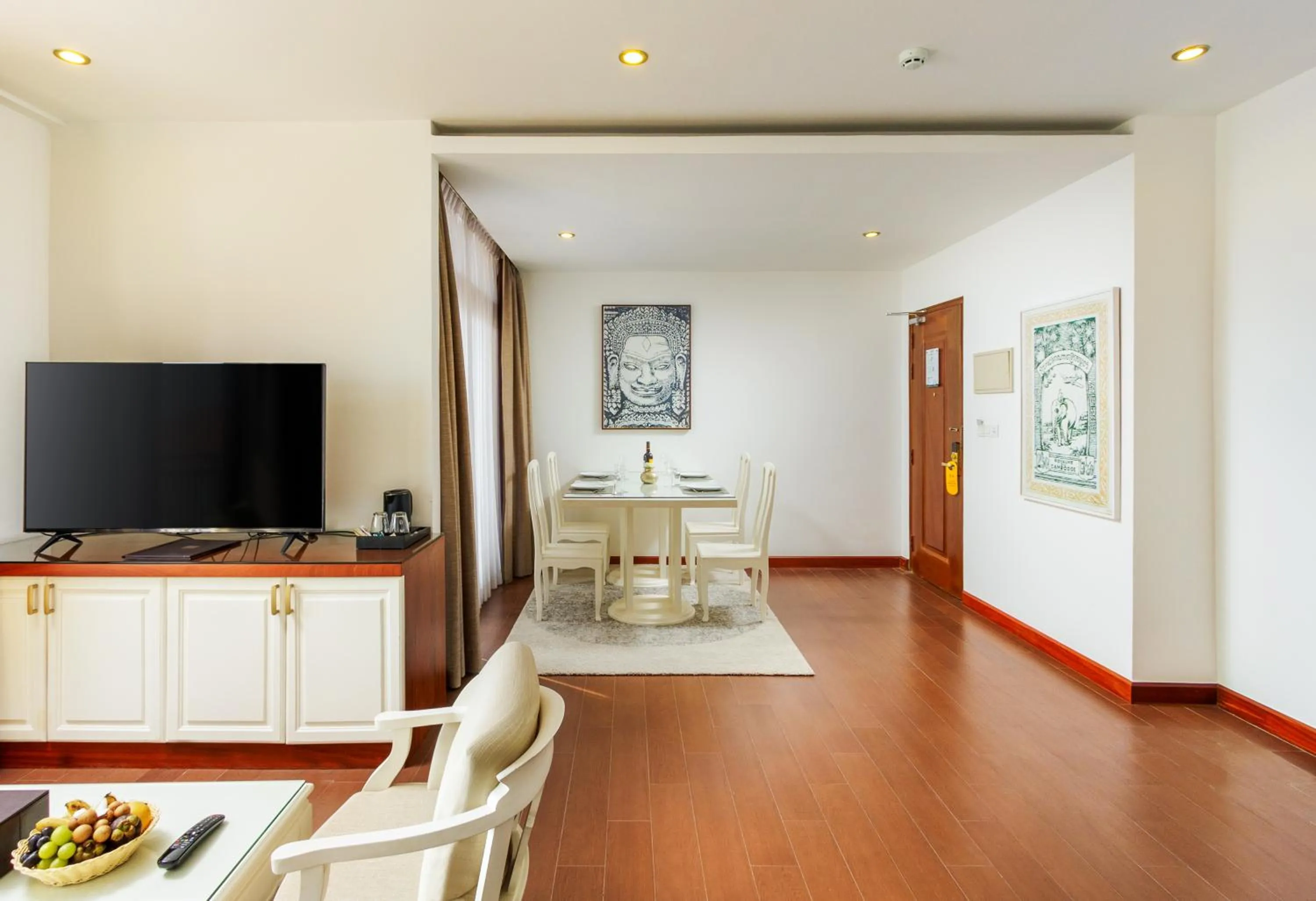 TV and multimedia in Jaya Suites Hotel