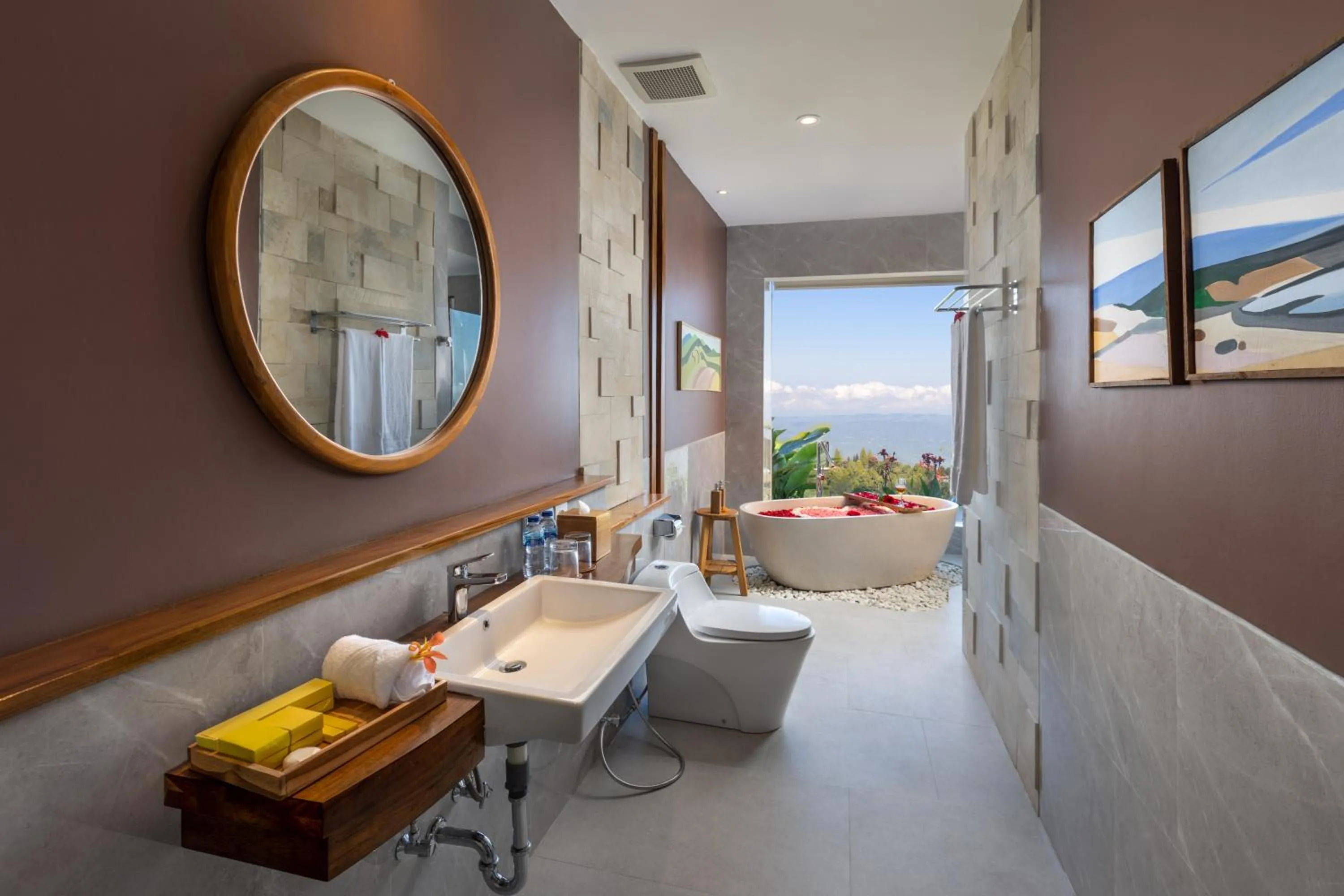 Shower in Munduk Tentrem Resort