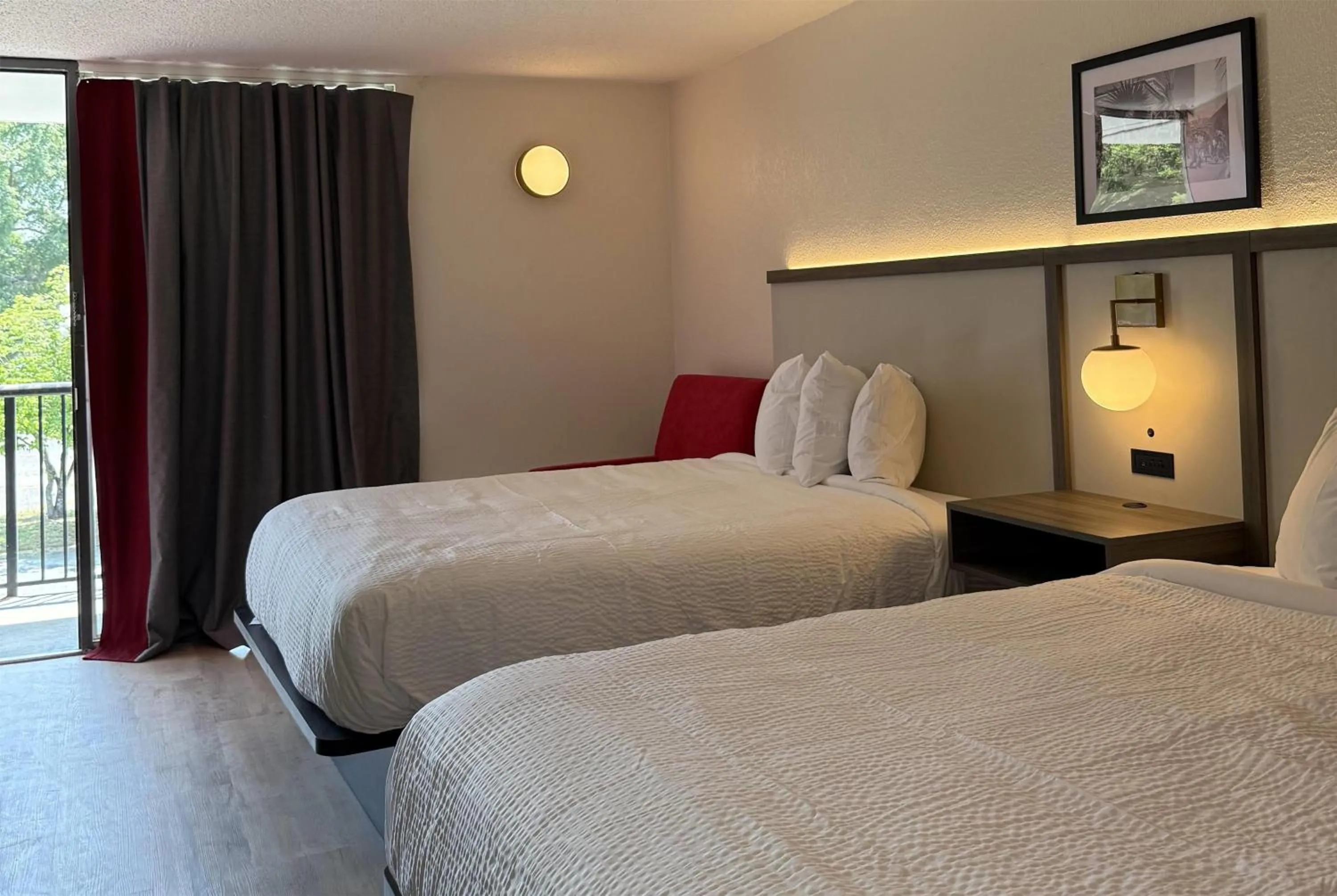 Photo of the whole room, Bed in Travelodge by Wyndham Lumberton