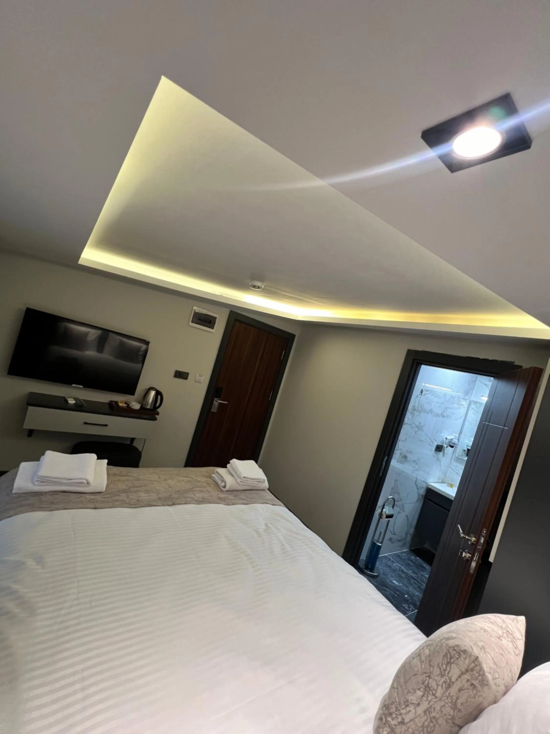 TV and multimedia, Bed in Golden Stoneluxe İstanbul Hotel