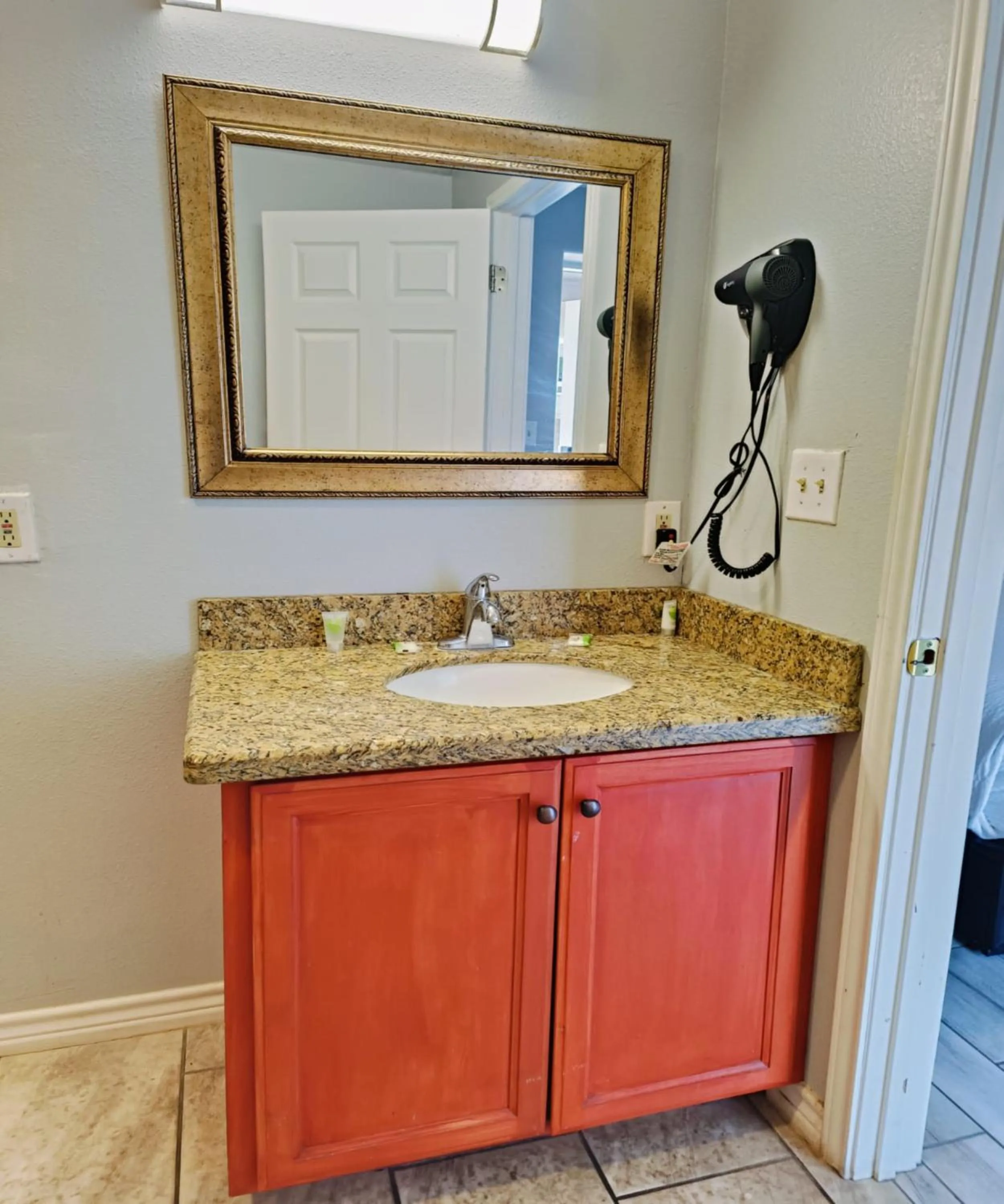 Bathroom in Village Inn Motel Rockport near Aransas Bay