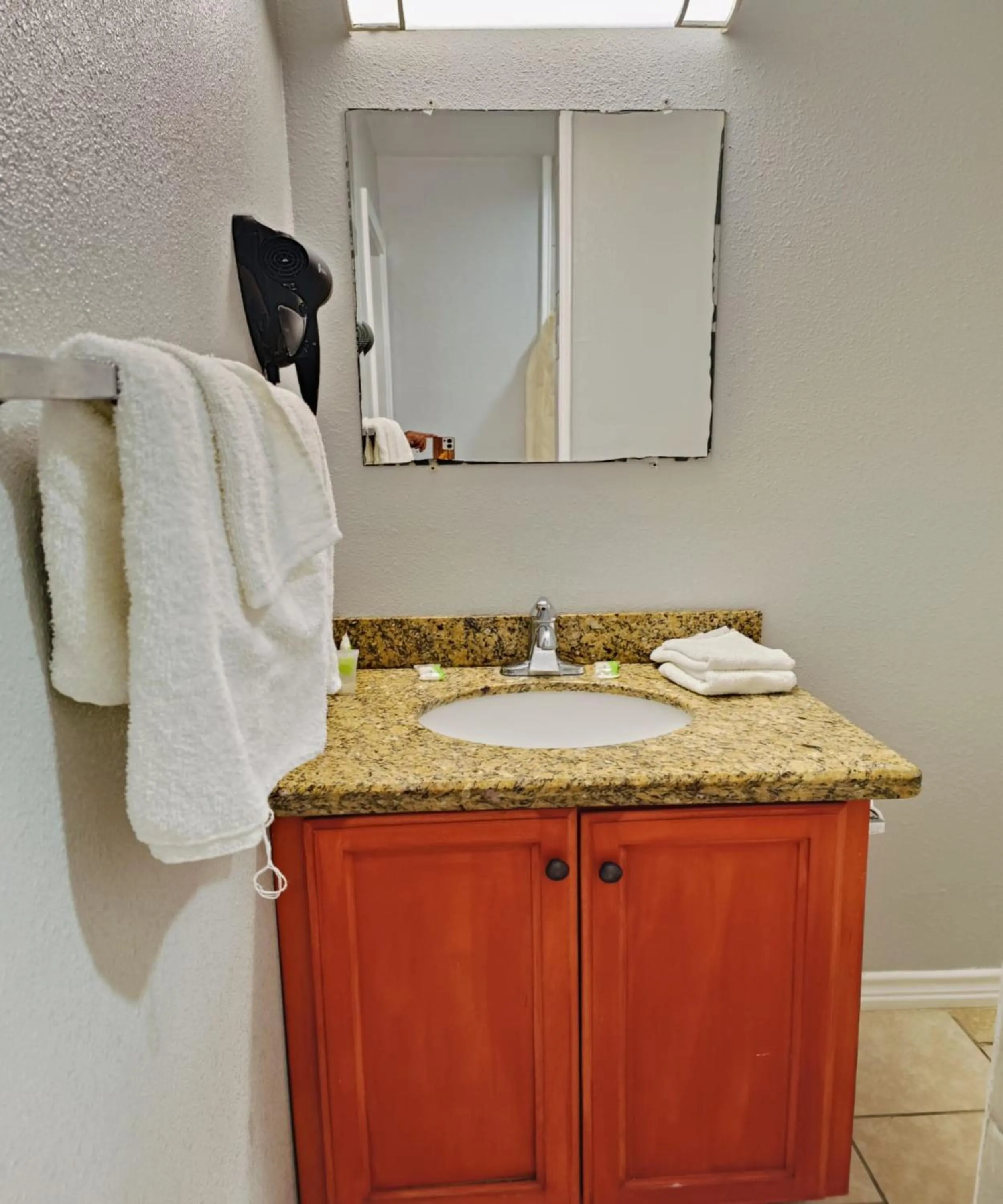 Bathroom in Village Inn Motel Rockport near Aransas Bay