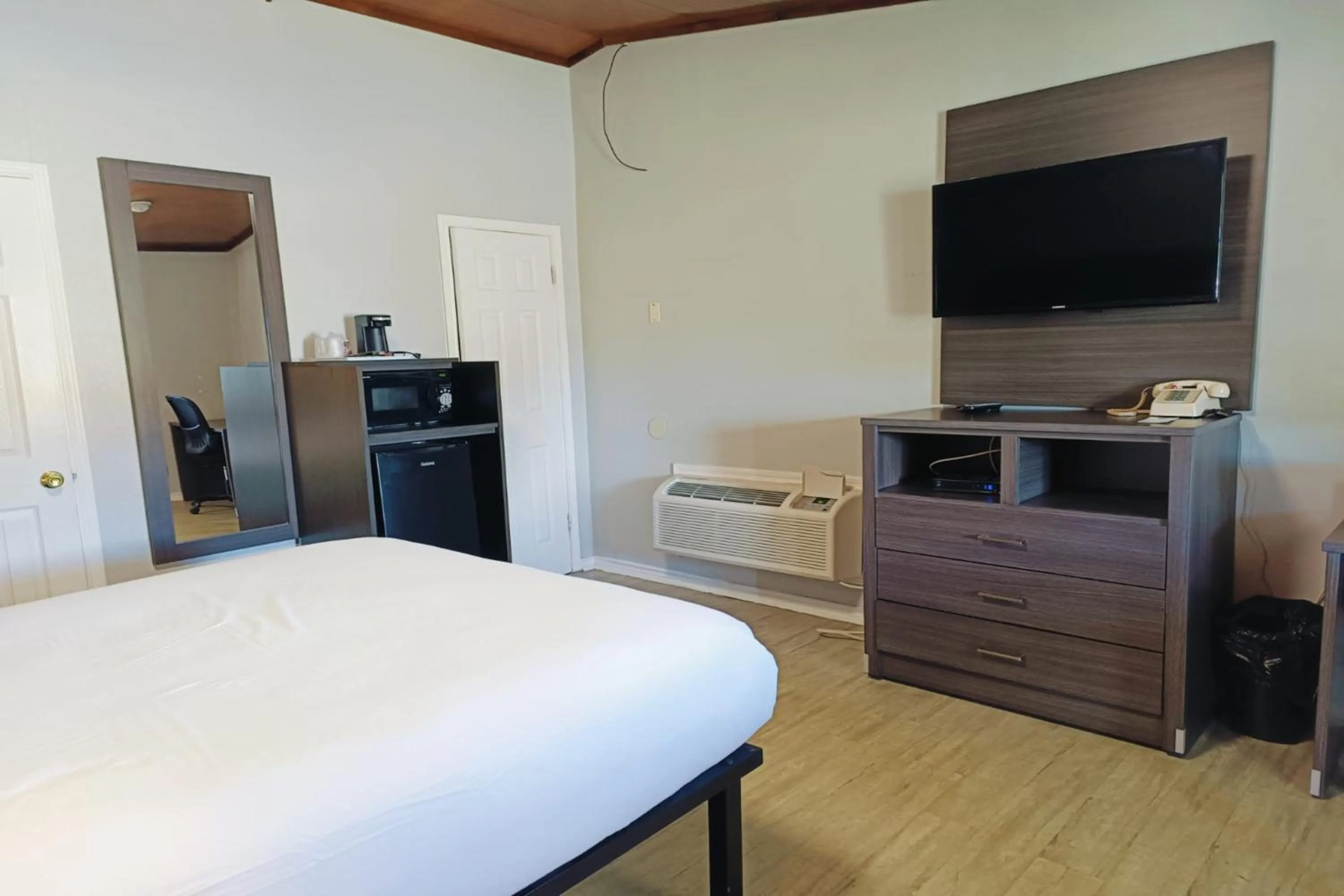 Bedroom in Village Inn Motel Rockport near Aransas Bay