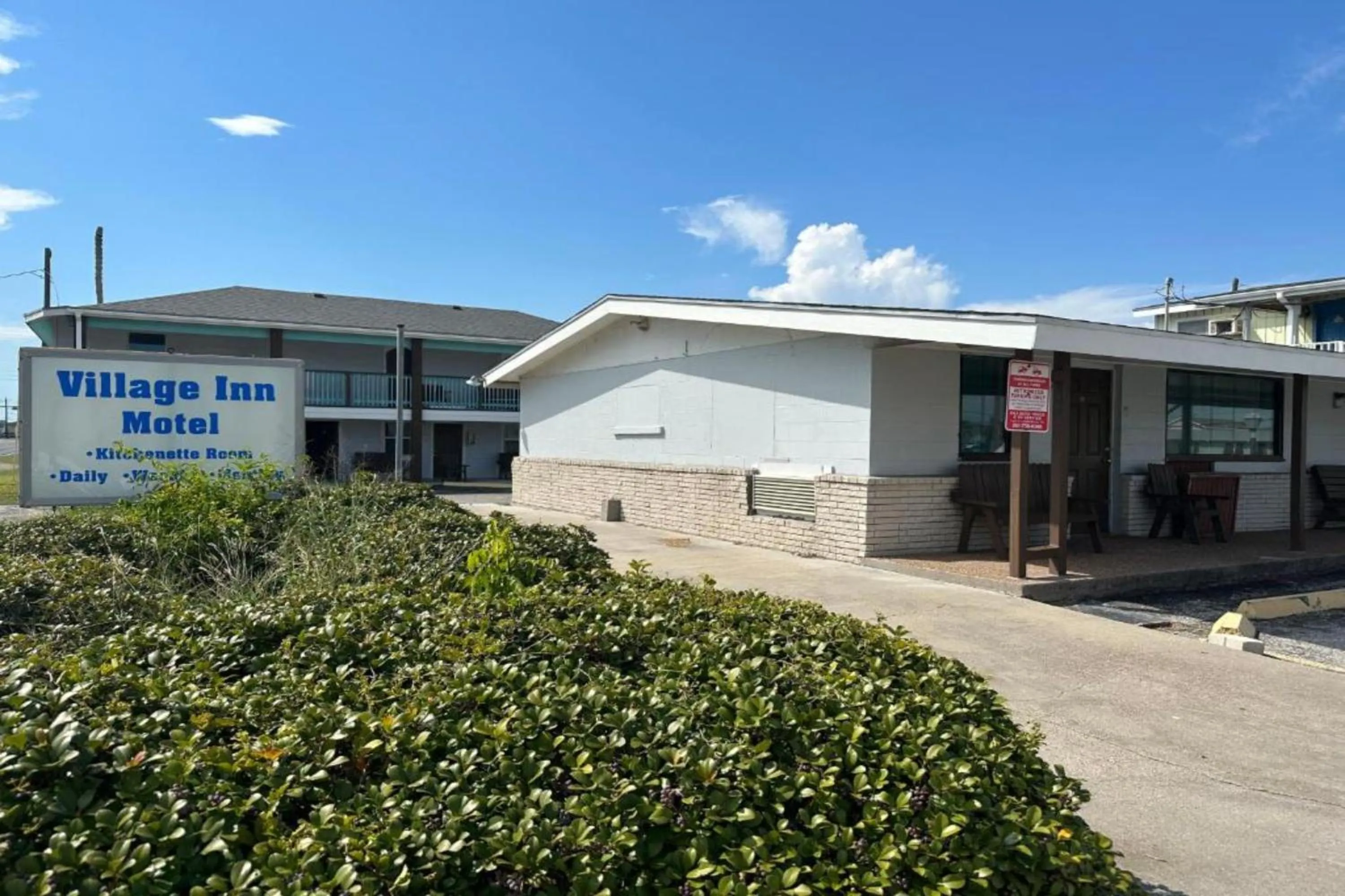 Property building in Village Inn Motel Rockport near Aransas Bay