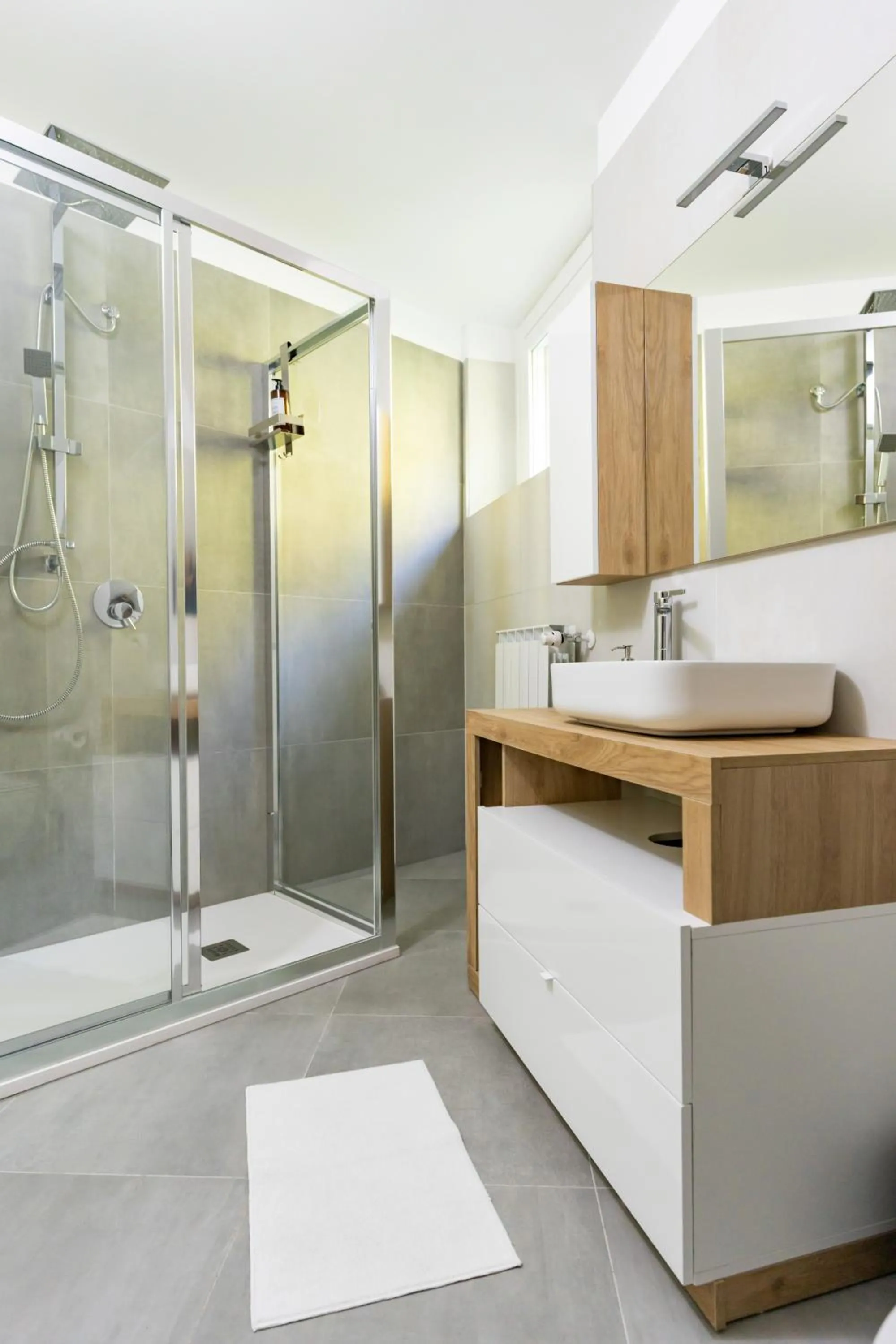 Shower in Villa San Carlo