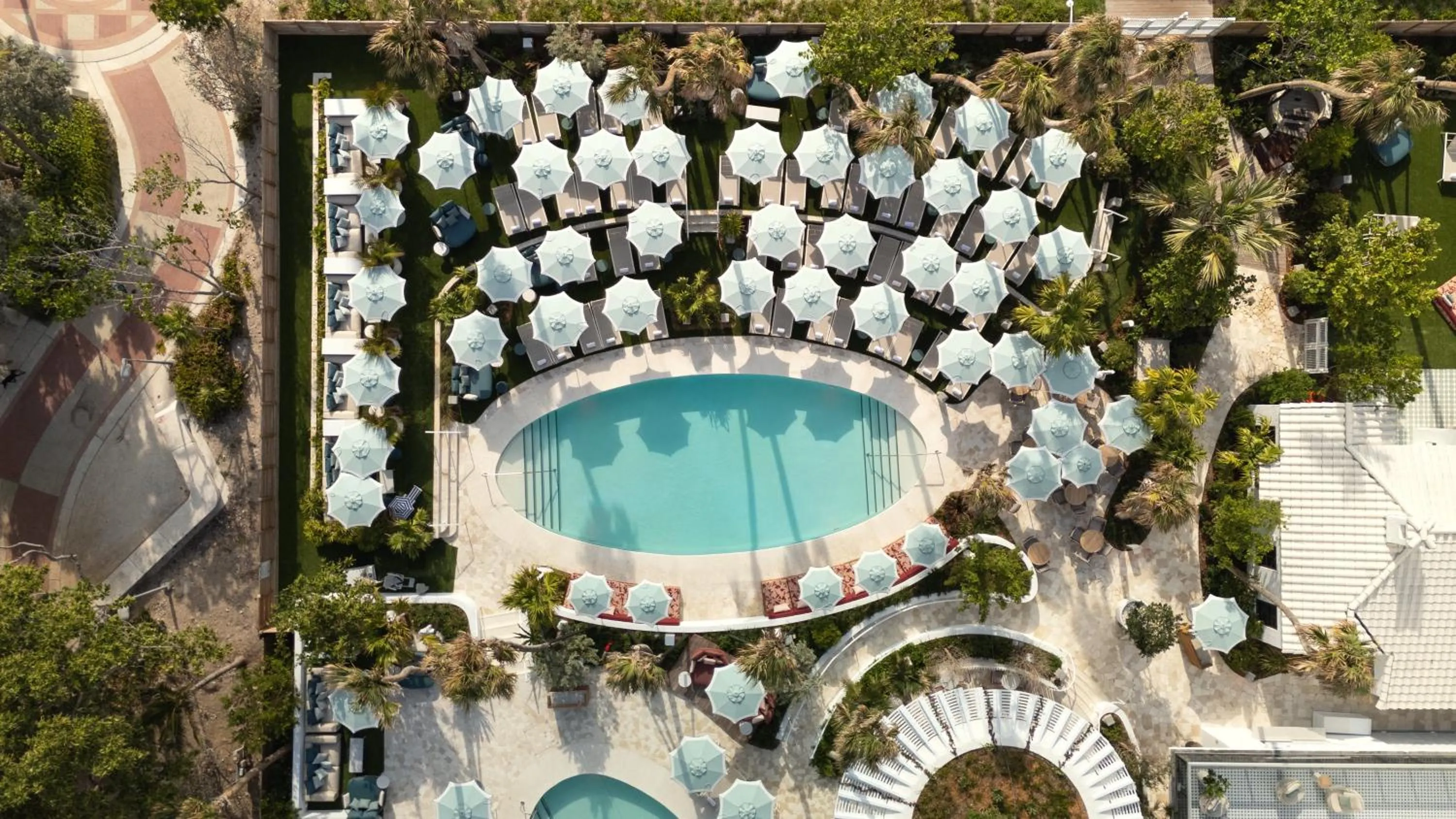Swimming pool in Andaz Miami Beach, By Hyatt