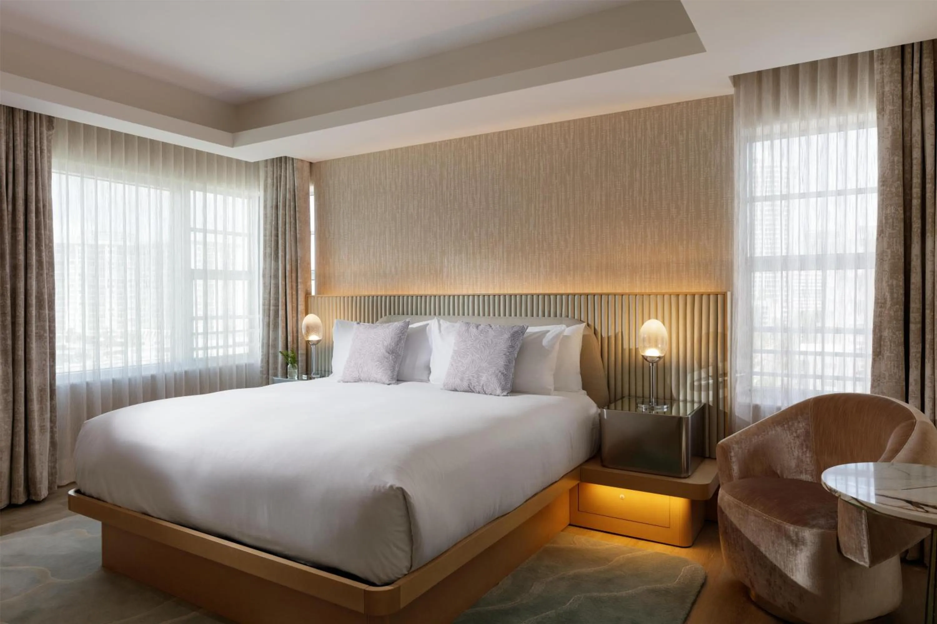 Photo of the whole room, Bed in Andaz Miami Beach, By Hyatt