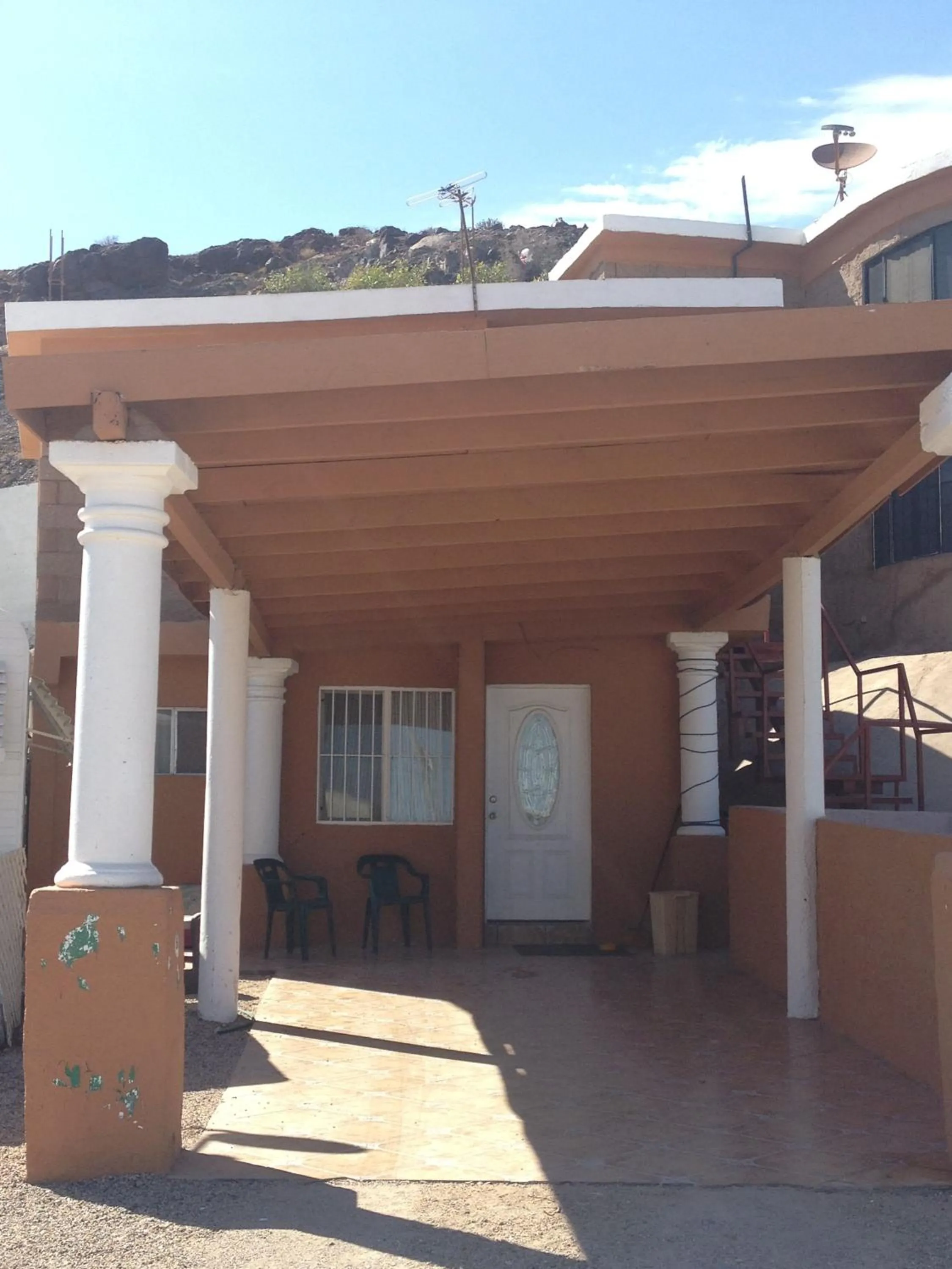 Facade/entrance in Whale Hill