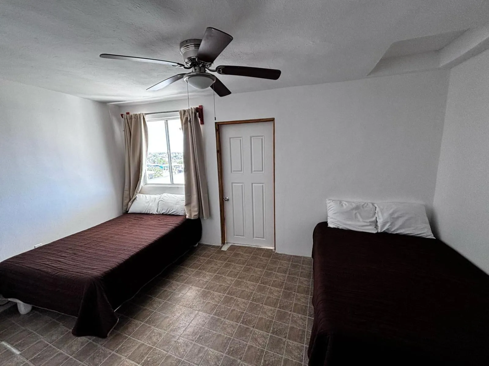 Bedroom, Bed in Whale Hill