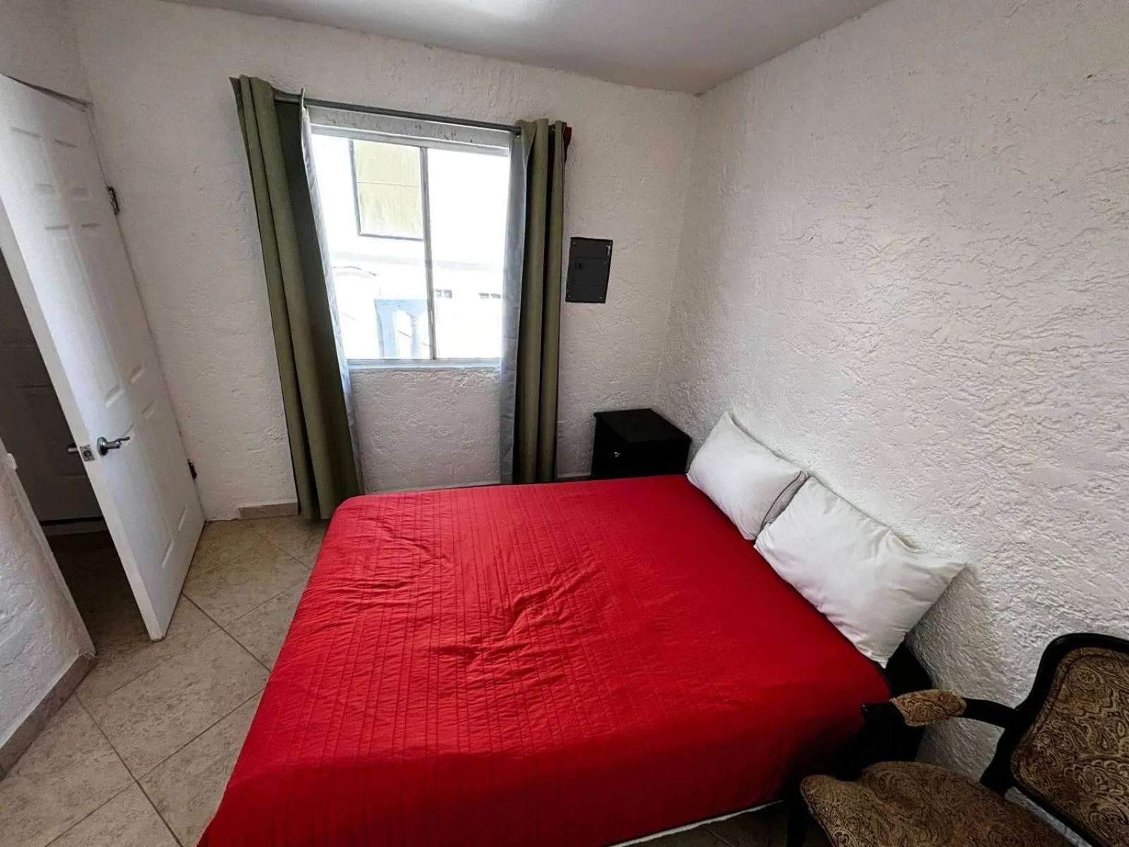 Bedroom, Bed in Whale Hill