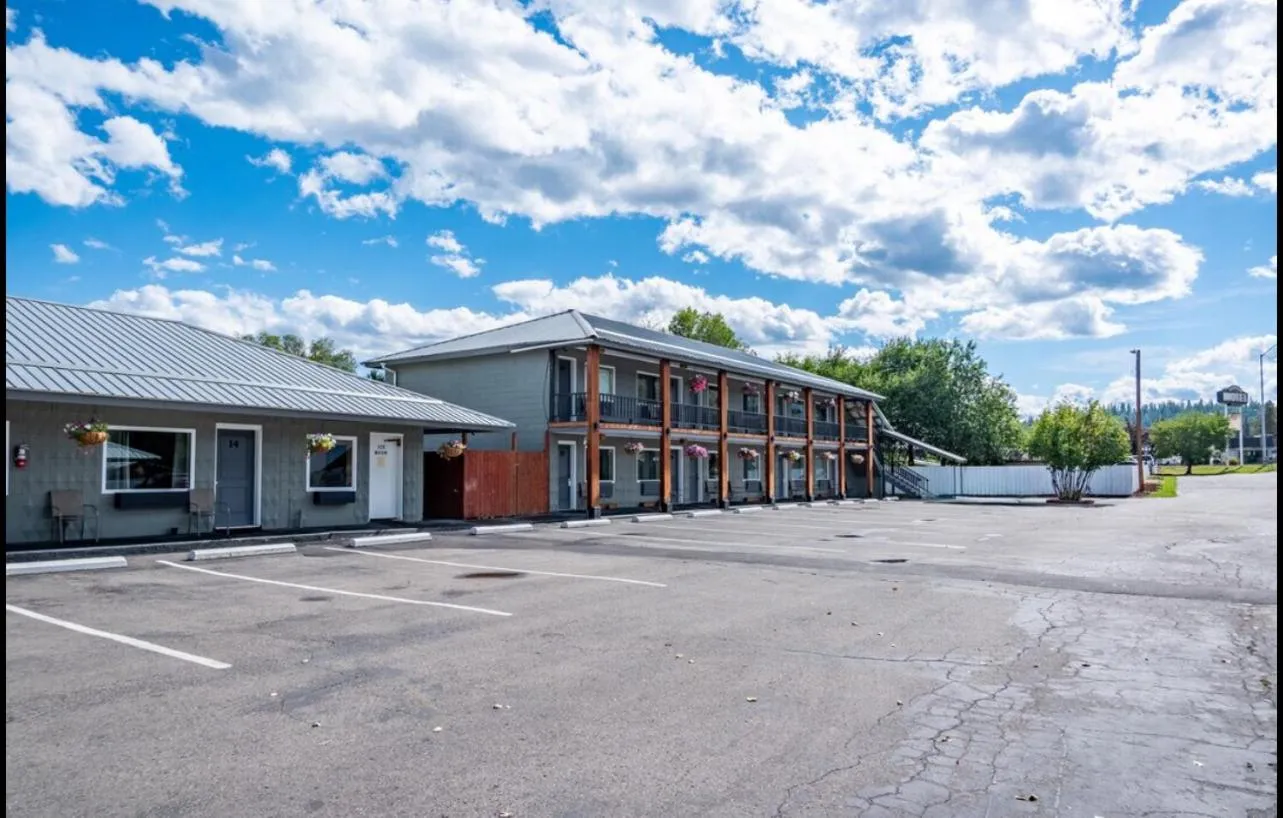 Property building in Sandman Motel
