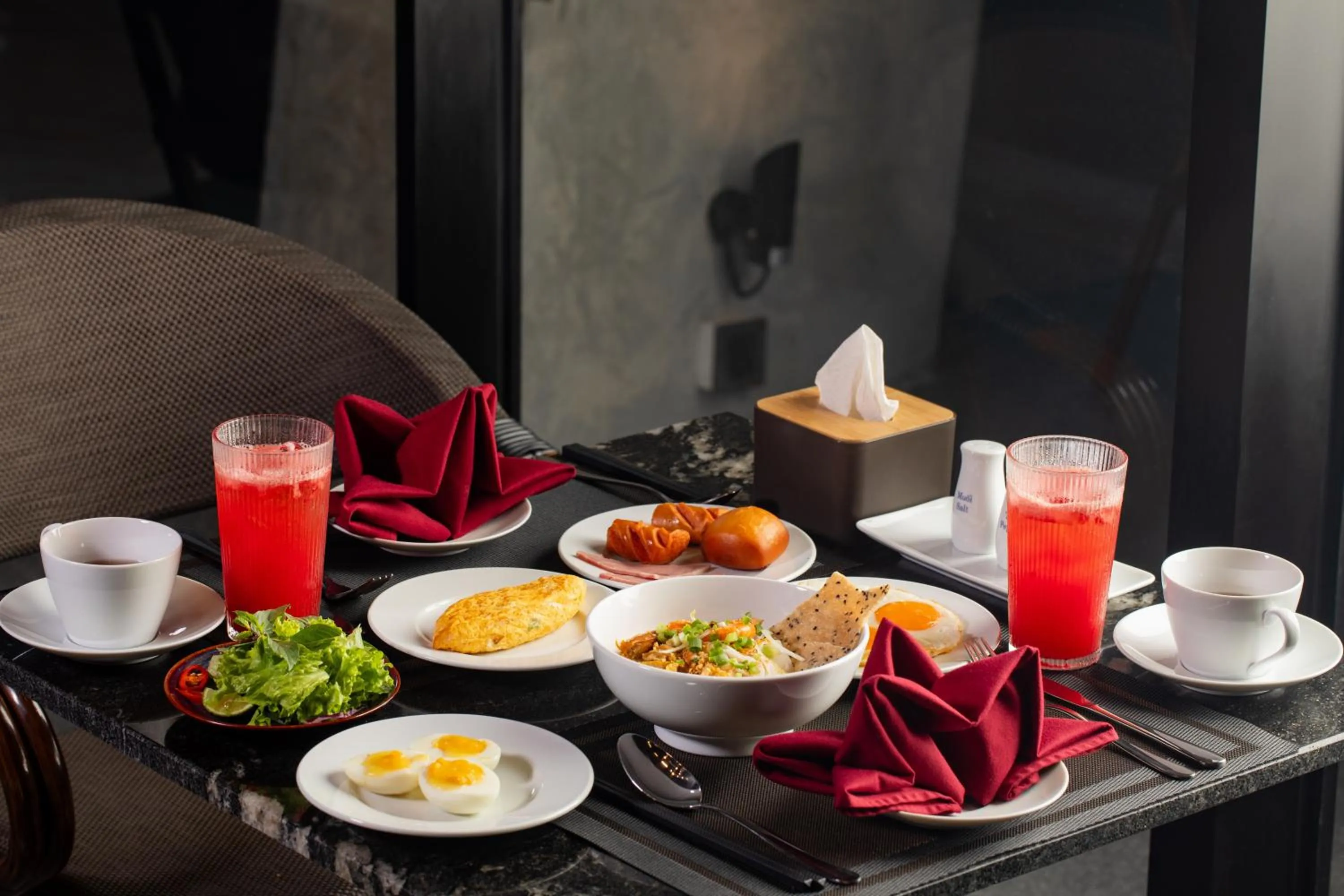 Food and drinks in Taiyo Hotel & Apartment