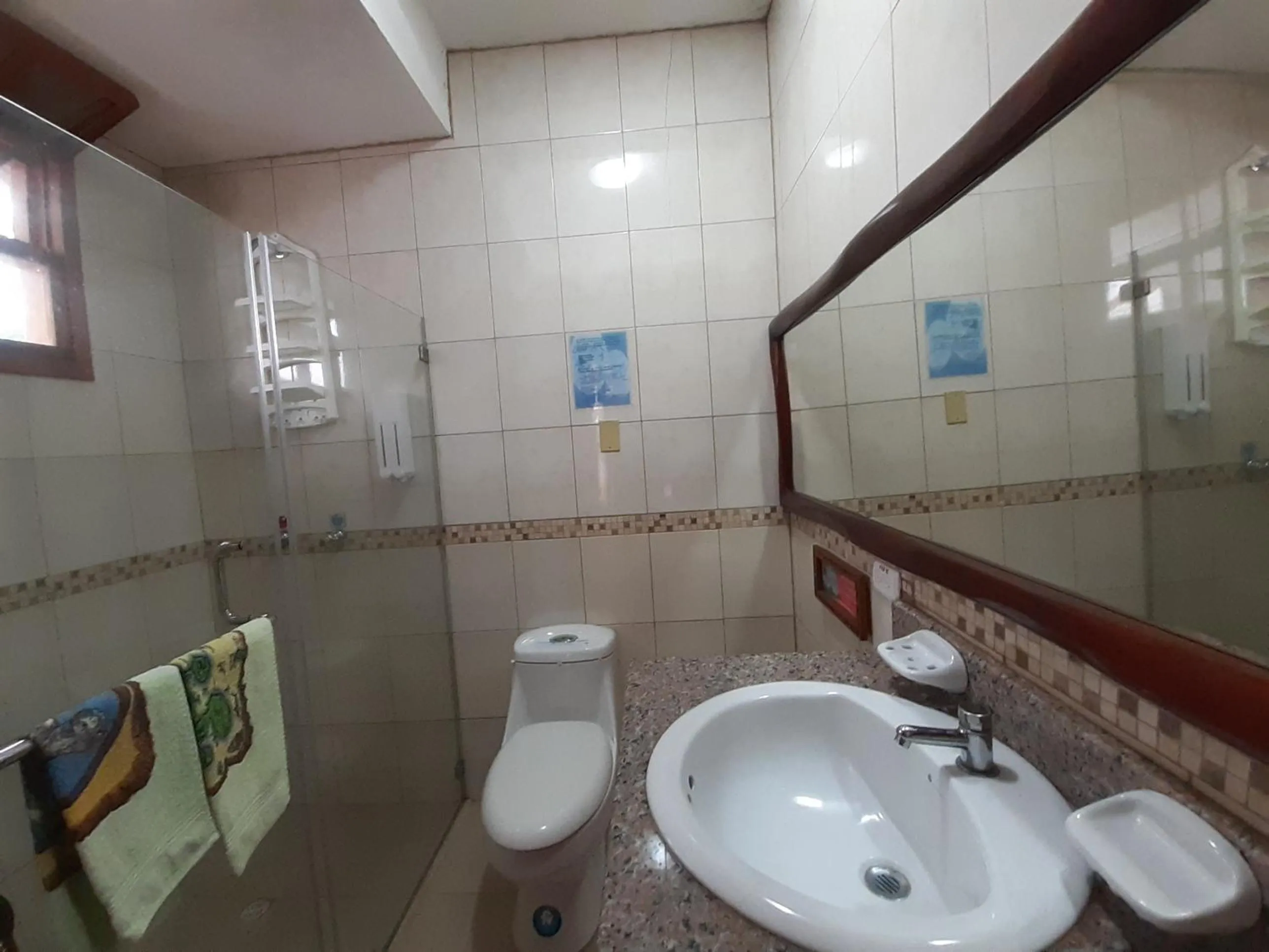 Bathroom in Suymar Ecolodge Galapagos