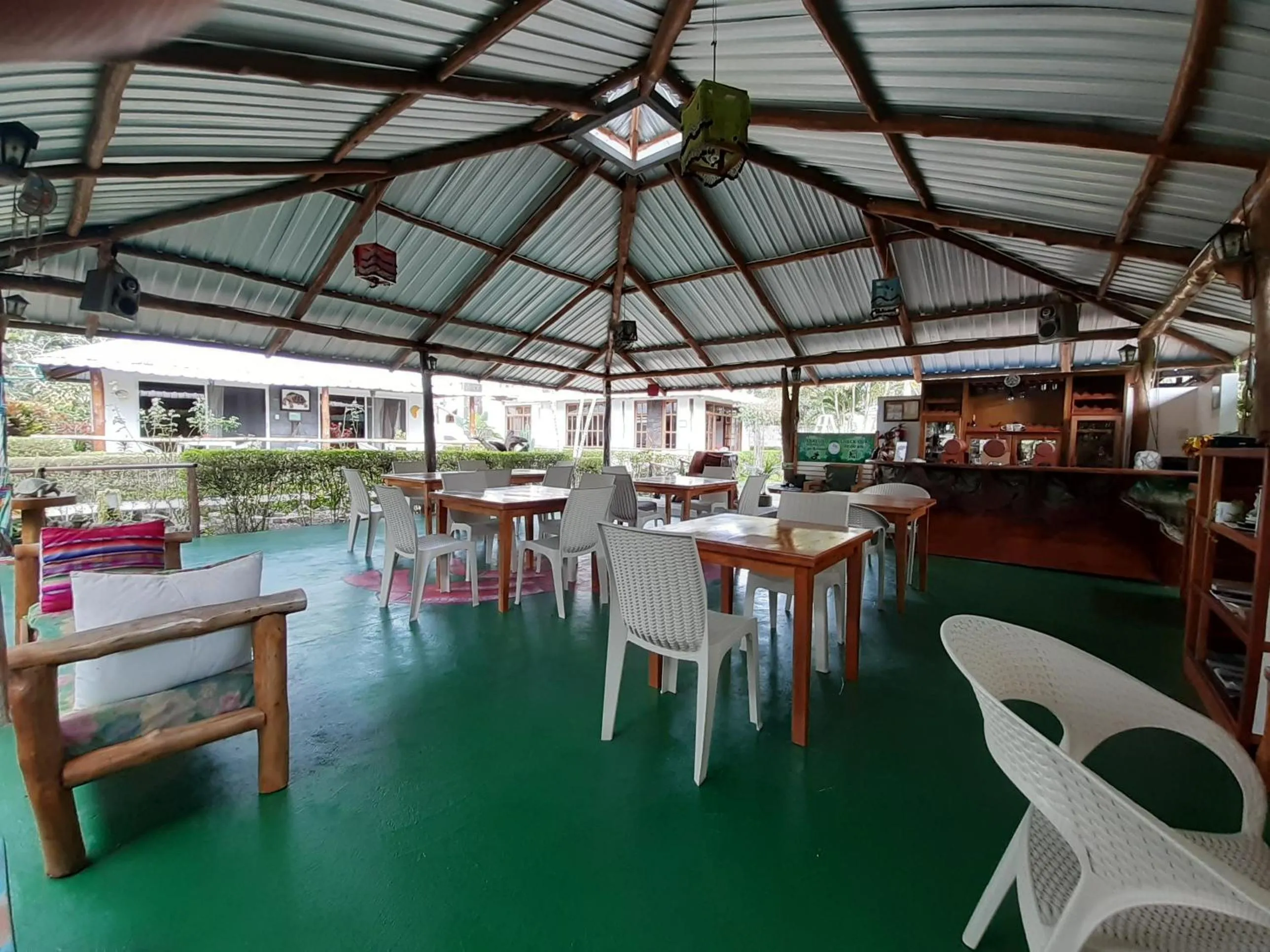Restaurant/places to eat in Suymar Ecolodge Galapagos