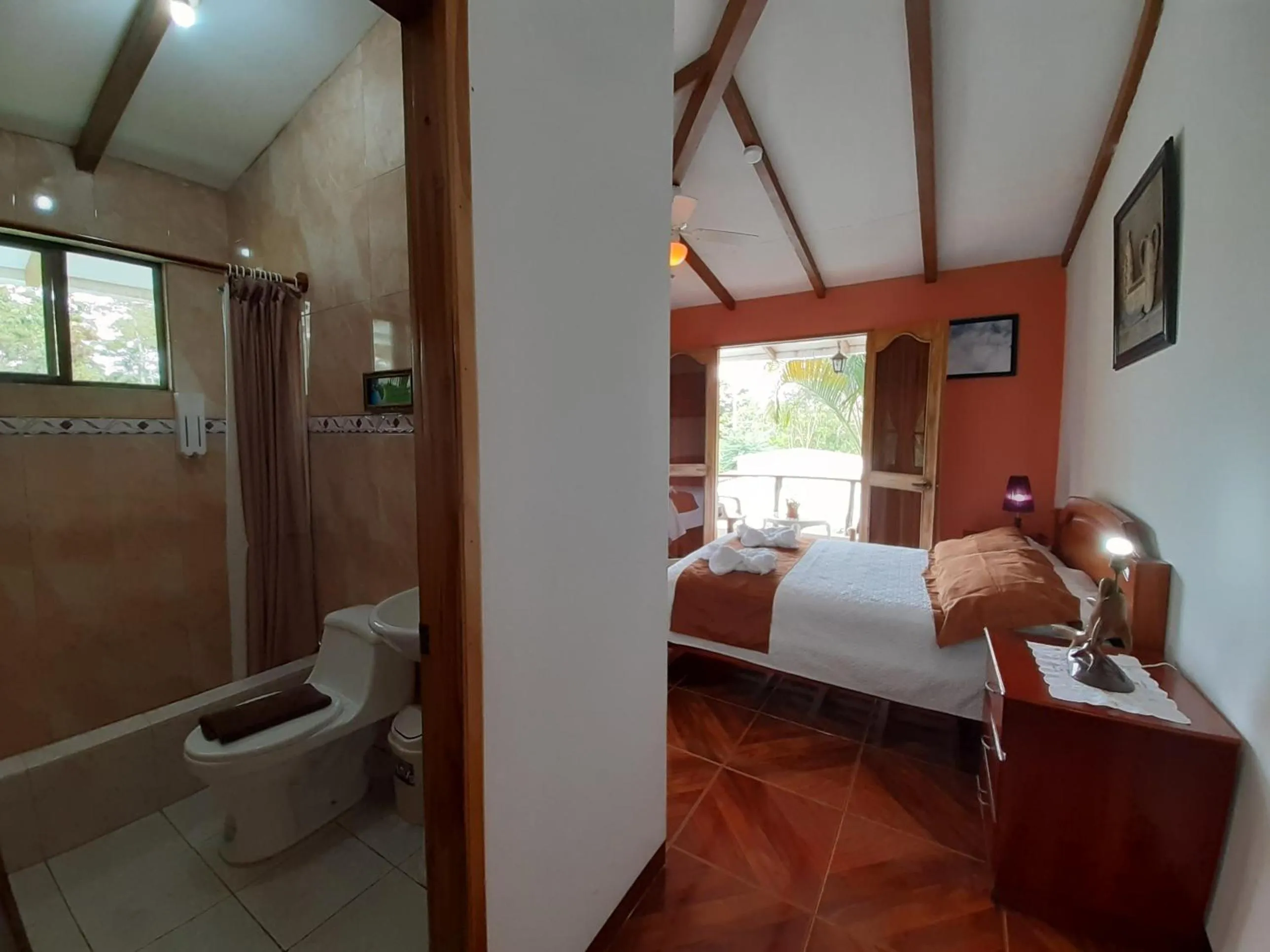 Bed in Suymar Ecolodge Galapagos